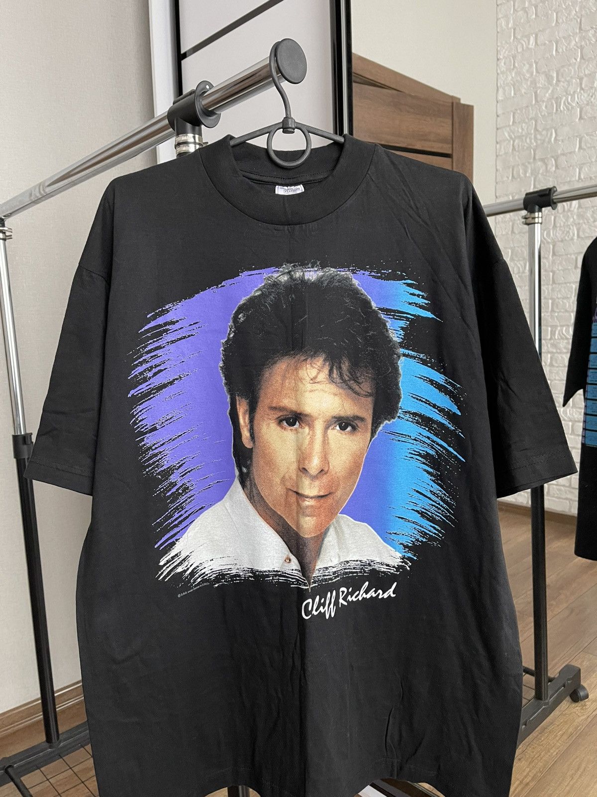 Band Tees 1994 Cliff Richard The Hit List Vintage Tour T-Shirt Tee Size US XL / EU 56 / 4 - 4 Thumbnail