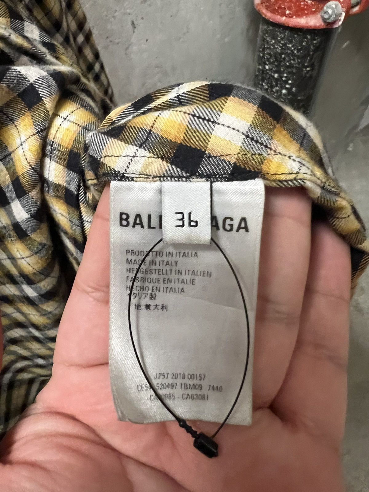 Balenciaga Balenciaga Oversized Flannel Shirt Size US S / EU 44-46 / 1 - 4 Thumbnail