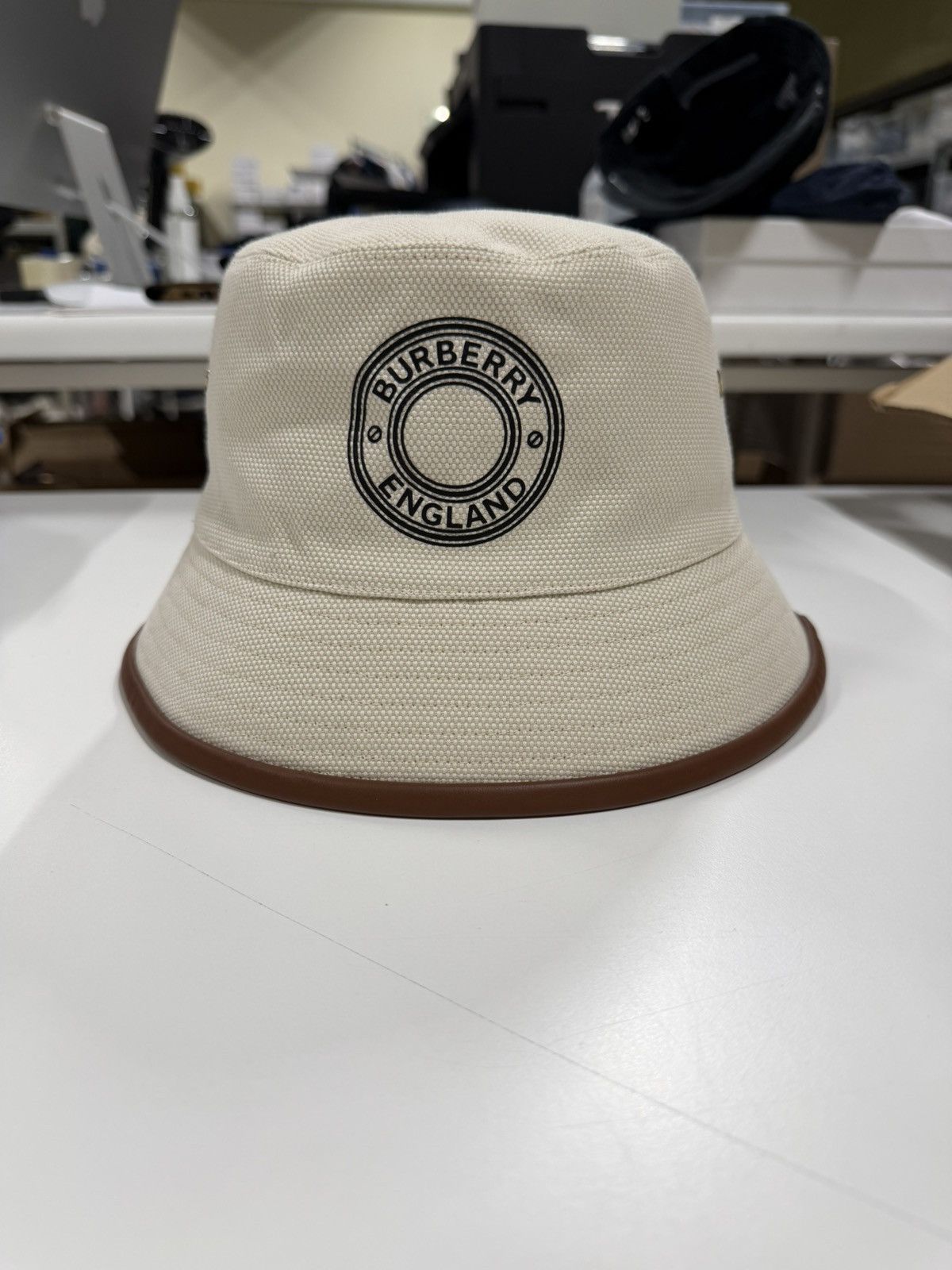 Burberry Burberry Logo Crest Bucket Hat NEW 500$ M Size ONE SIZE - 1 Thumbnail