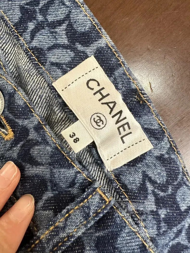 Chanel Chanel Camelia straight jeans Size 25" / US 0 / IT 36 - 4 Thumbnail
