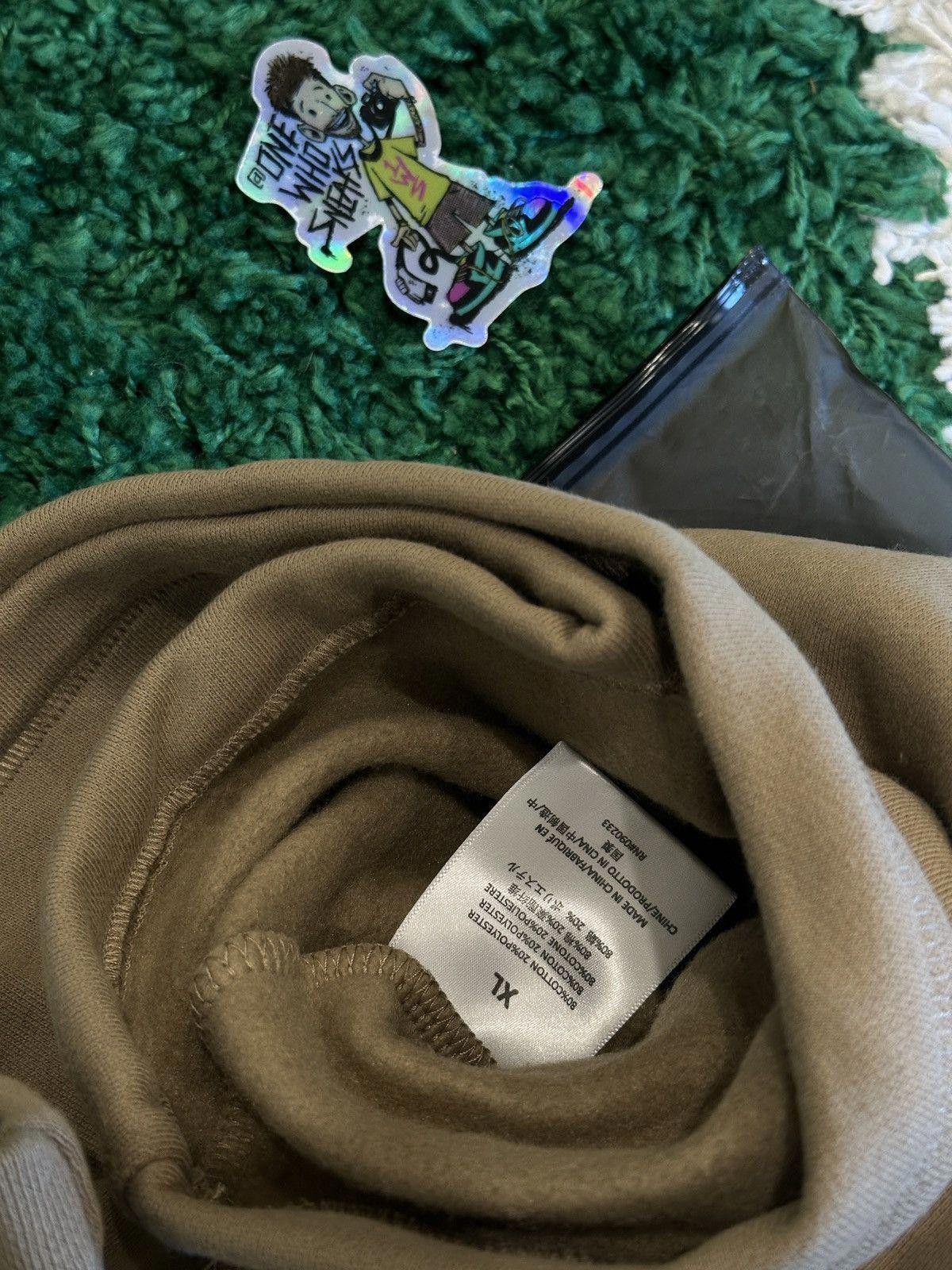 Fear of God Fear of God Essentials Relaxed Crewneck Oak Size XL Size US XL / EU 56 / 4 - 9 Thumbnail