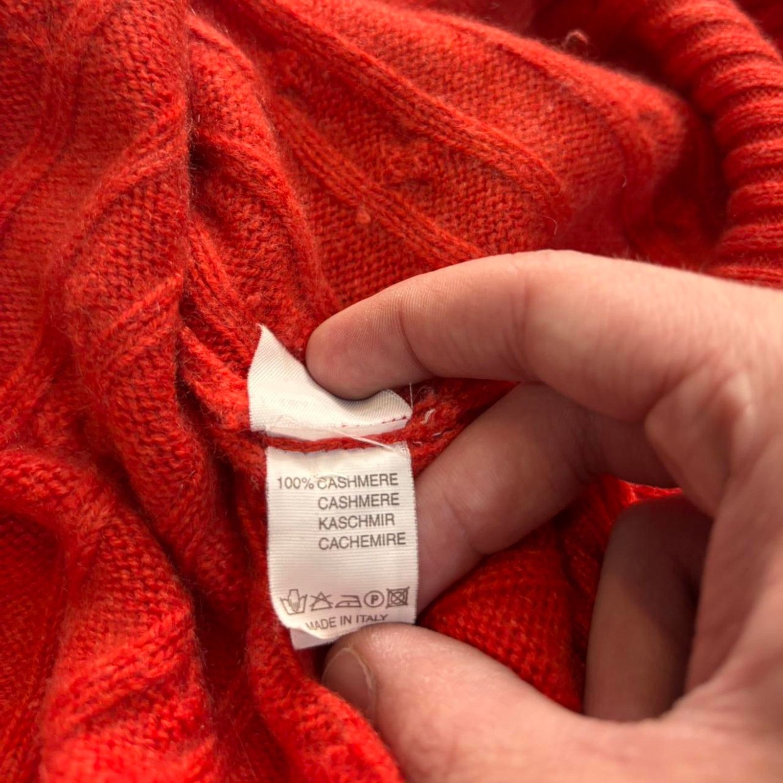 Bergdorf Goodman × Vintage Vintage Red Cable Knit Bergdorf Goodman Cashmere Sweater. Size US XXL / EU 58 / 5 - 5 Thumbnail