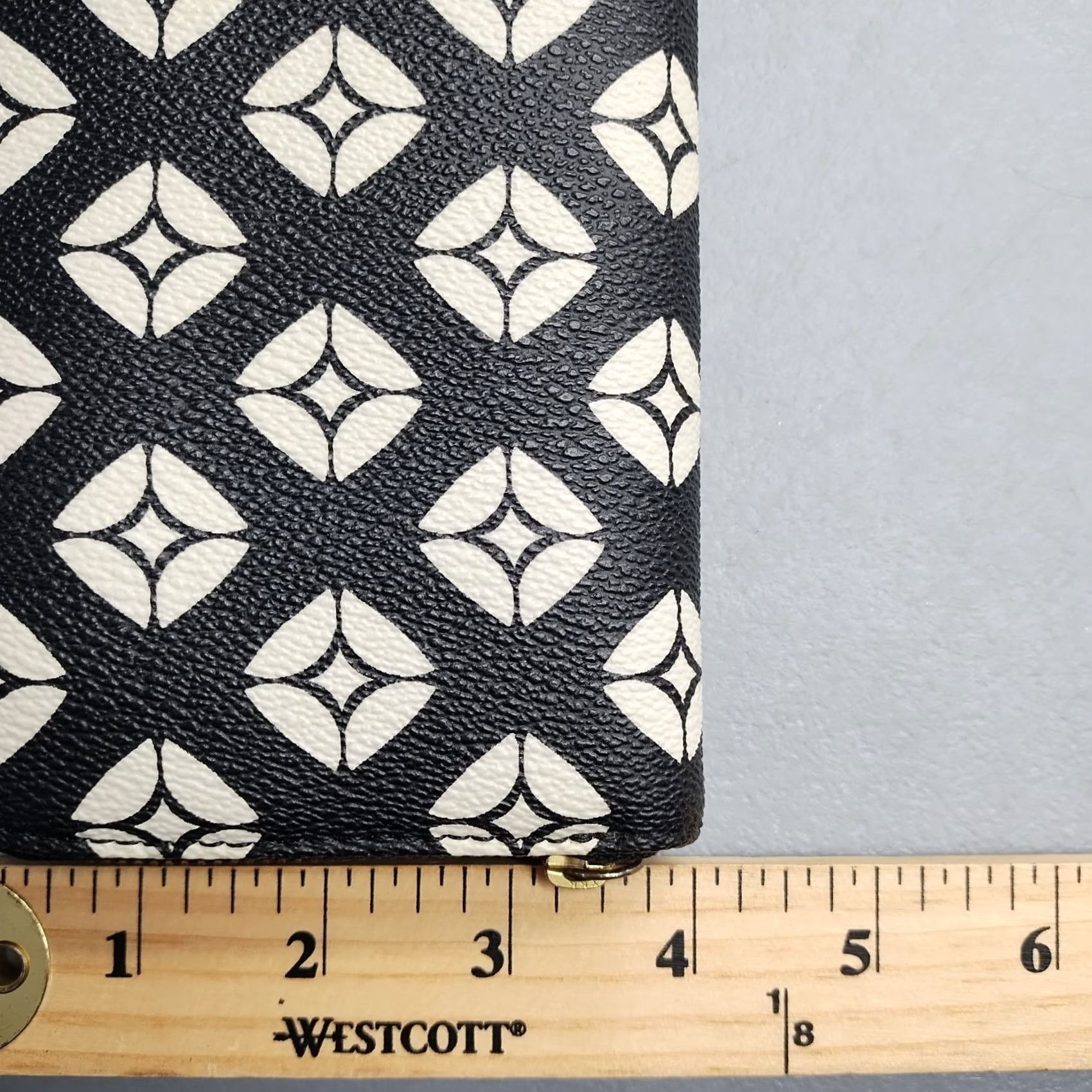 Fossil Fossil Wallet Geometric Print Leather Black White Zip-Around Womens Adult? Size ONE SIZE - 6 Thumbnail