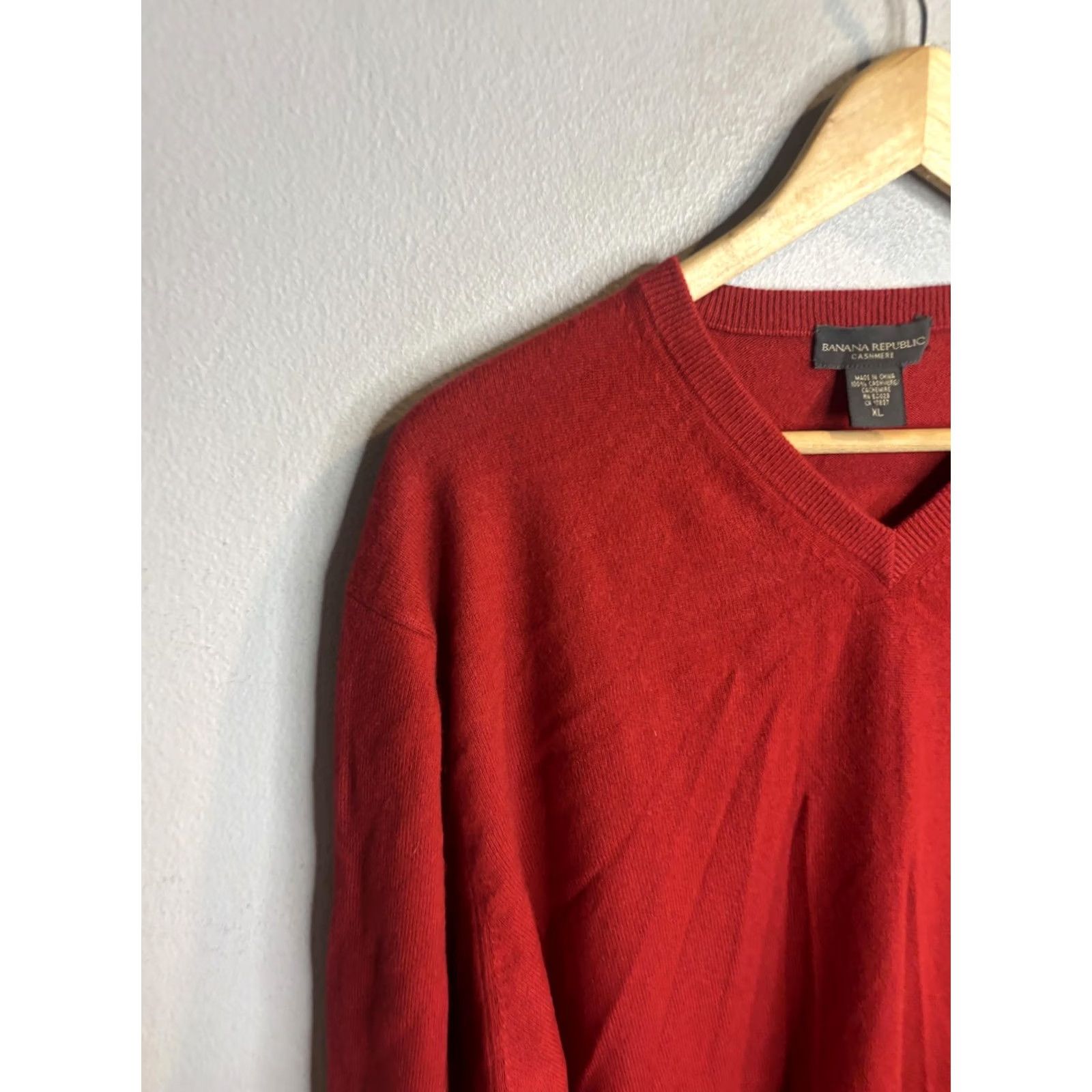 Banana Republic Banana Republic Sweater Mens XL Red Cashmere V Neck Pullover Knit Lightweight Size US XL / EU 56 / 4 - 2 Thumbnail