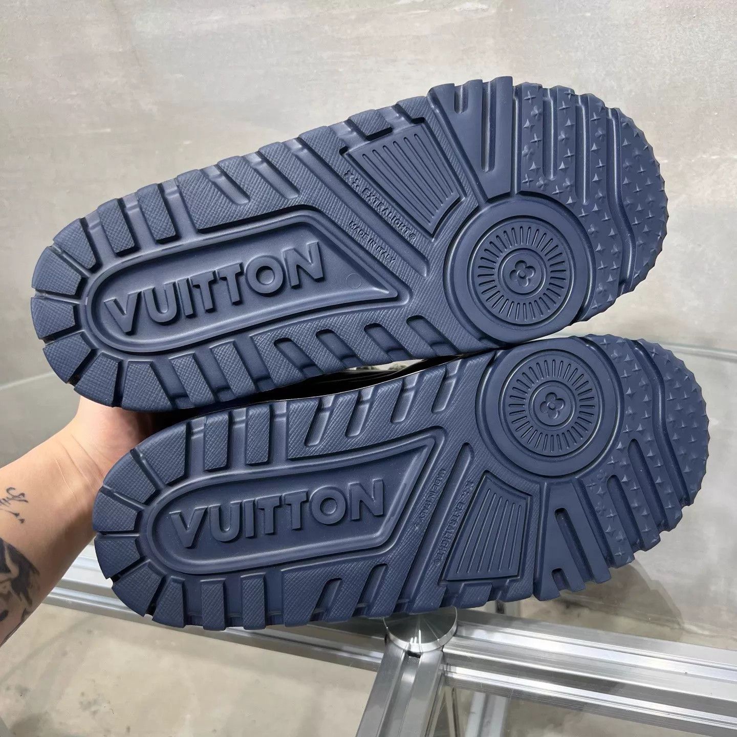 Louis Vuitton LV Trainer maxi Valentine's Day Blue Pudgy UK6 40 Size US 7 / EU 40 - 7 Thumbnail