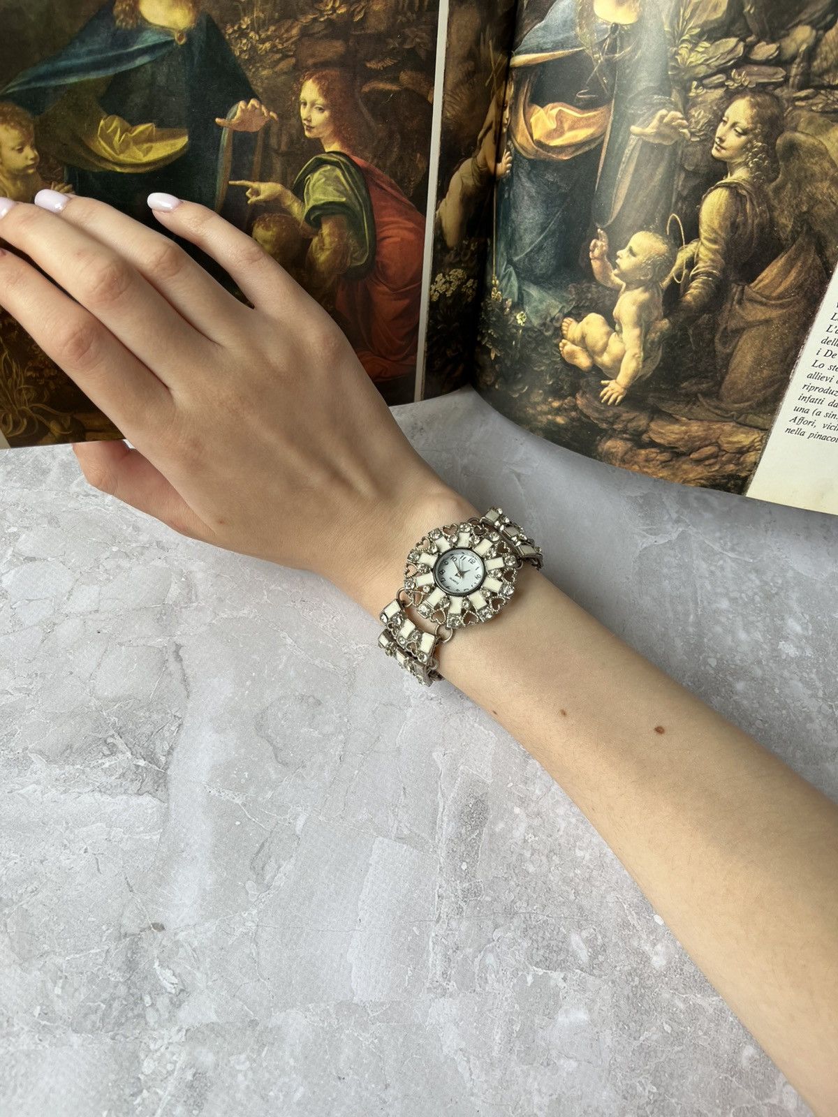 Jewelry × Vintage Elegant Women’s Watch with Swarovski Crystals Bracelet Size ONE SIZE - 6 Thumbnail