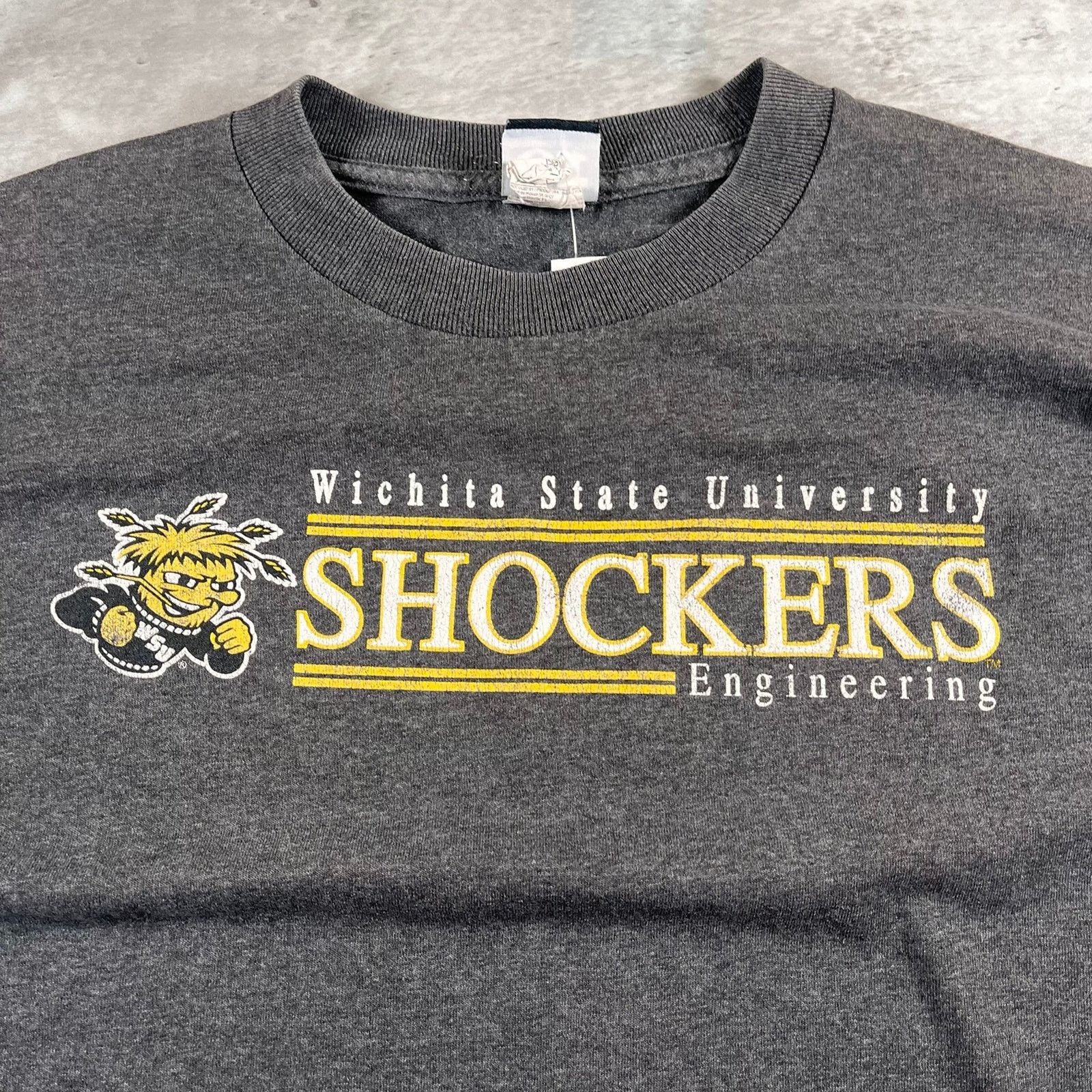 NCAA Y2K Wichita state college t shirt Size US XL / EU 56 / 4 - 3 Thumbnail