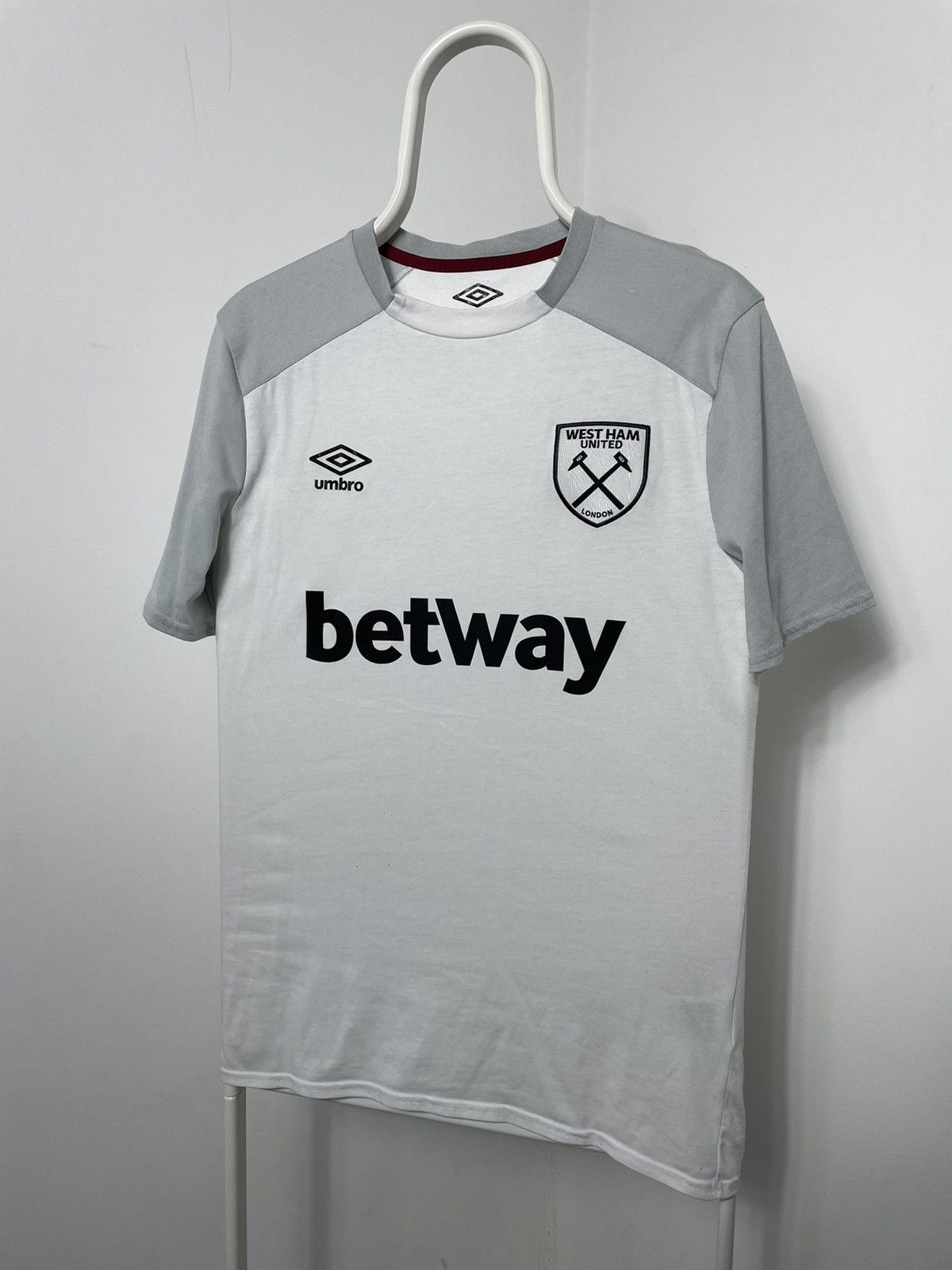 Vintage WEST HAM UNITED 19 AWAY FOOTBALL SHIRT SOCCER JERSEY UMBRO Size US M / EU 48-50 / 2 - 2 Thumbnail