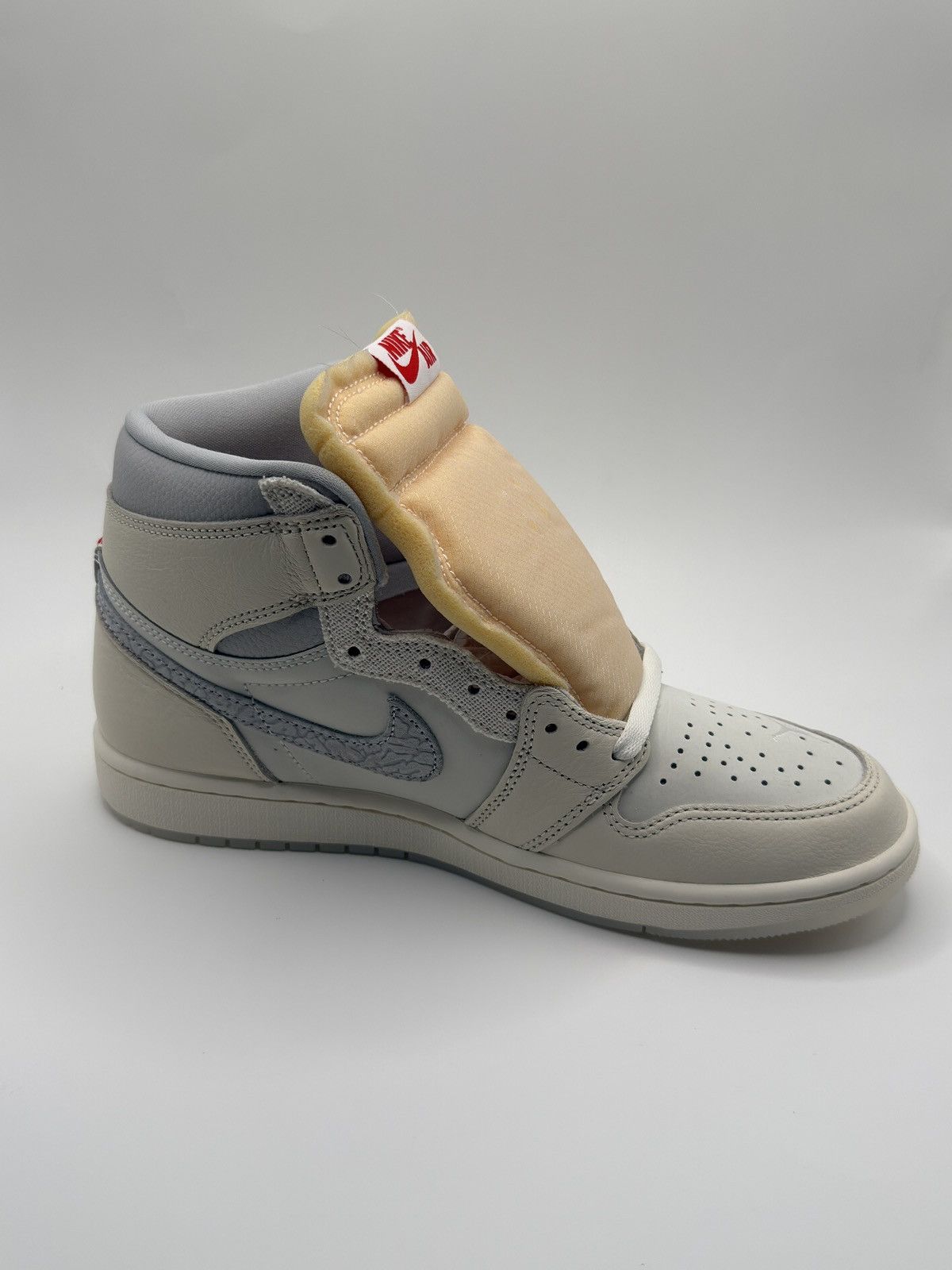 Jordan Brand Jordan 1 Retro High ‘Elephant Print Swoosh’ 9.5 Size US 9.5 / EU 42-43 - 4 Thumbnail