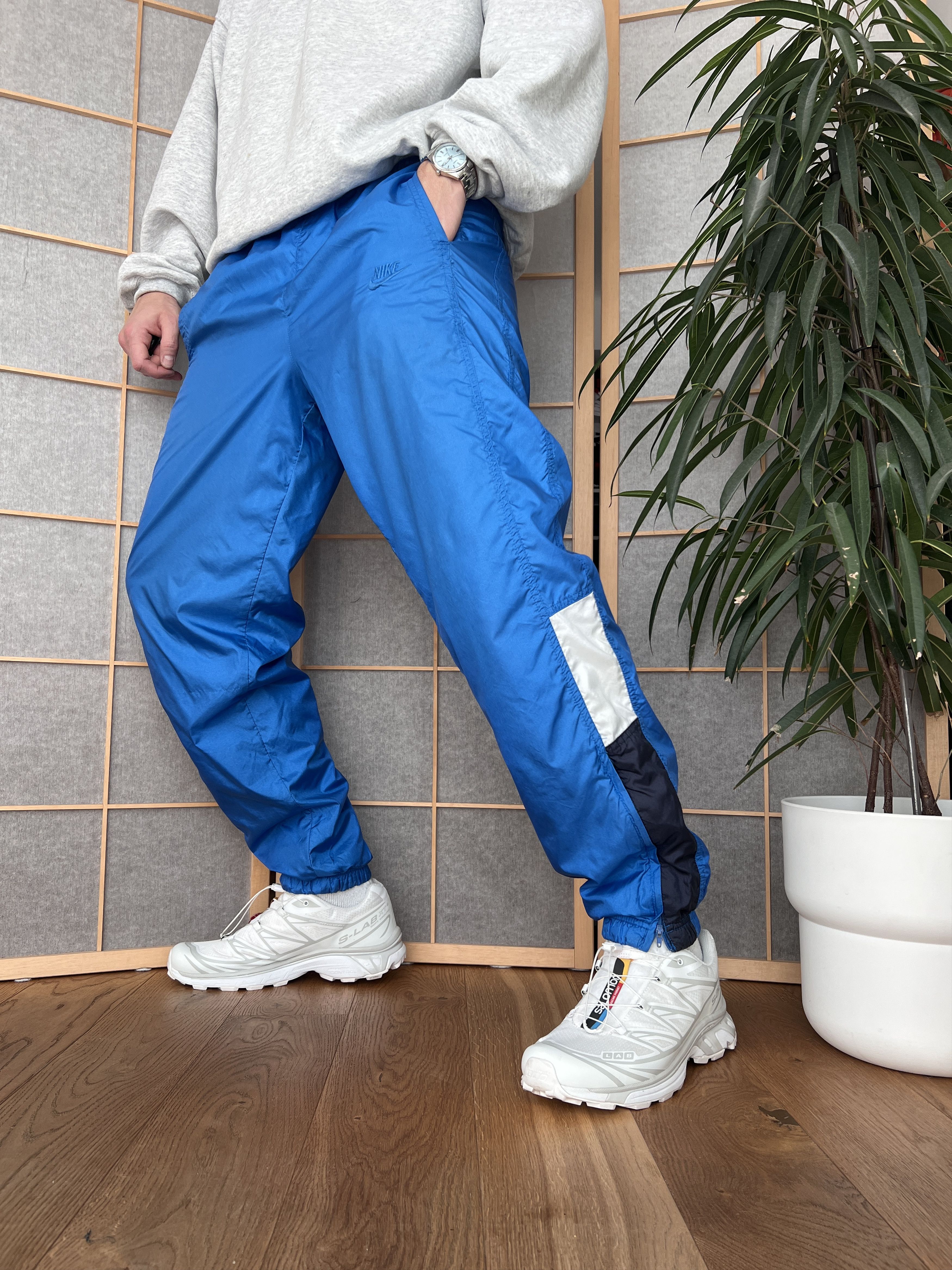 Nike Nike VTG 90s nylon retro navy blue track pants baggy swoosh Size US 32 / EU 48 - 2 Thumbnail