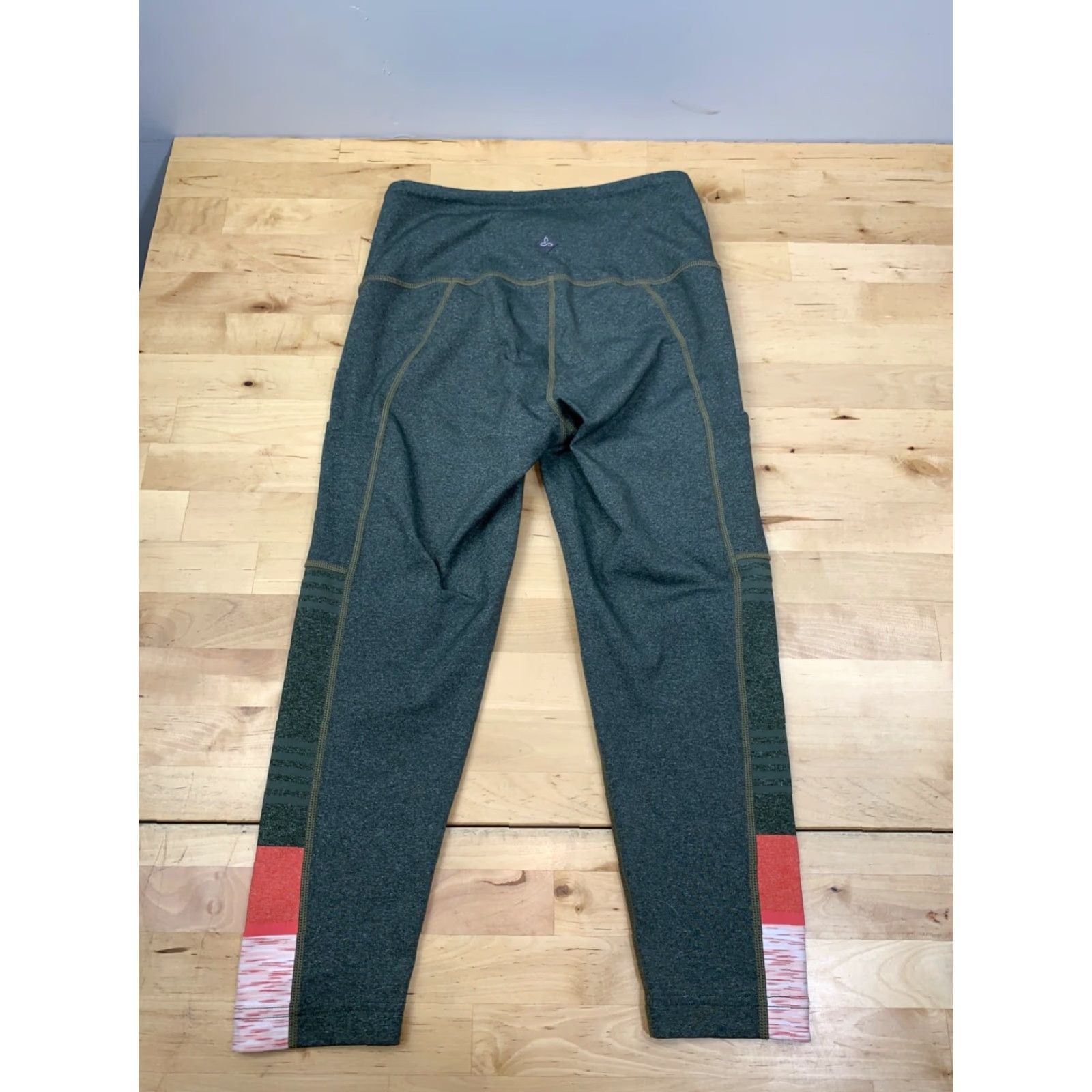 Prana prAna Capri Leggings XS Olive green Casual Activewear Yoga Women's Leggings XS Green Capri Yoga Jeans? No—keep to terms. Size 26" / US 2 / IT 38 - 2 Thumbnail