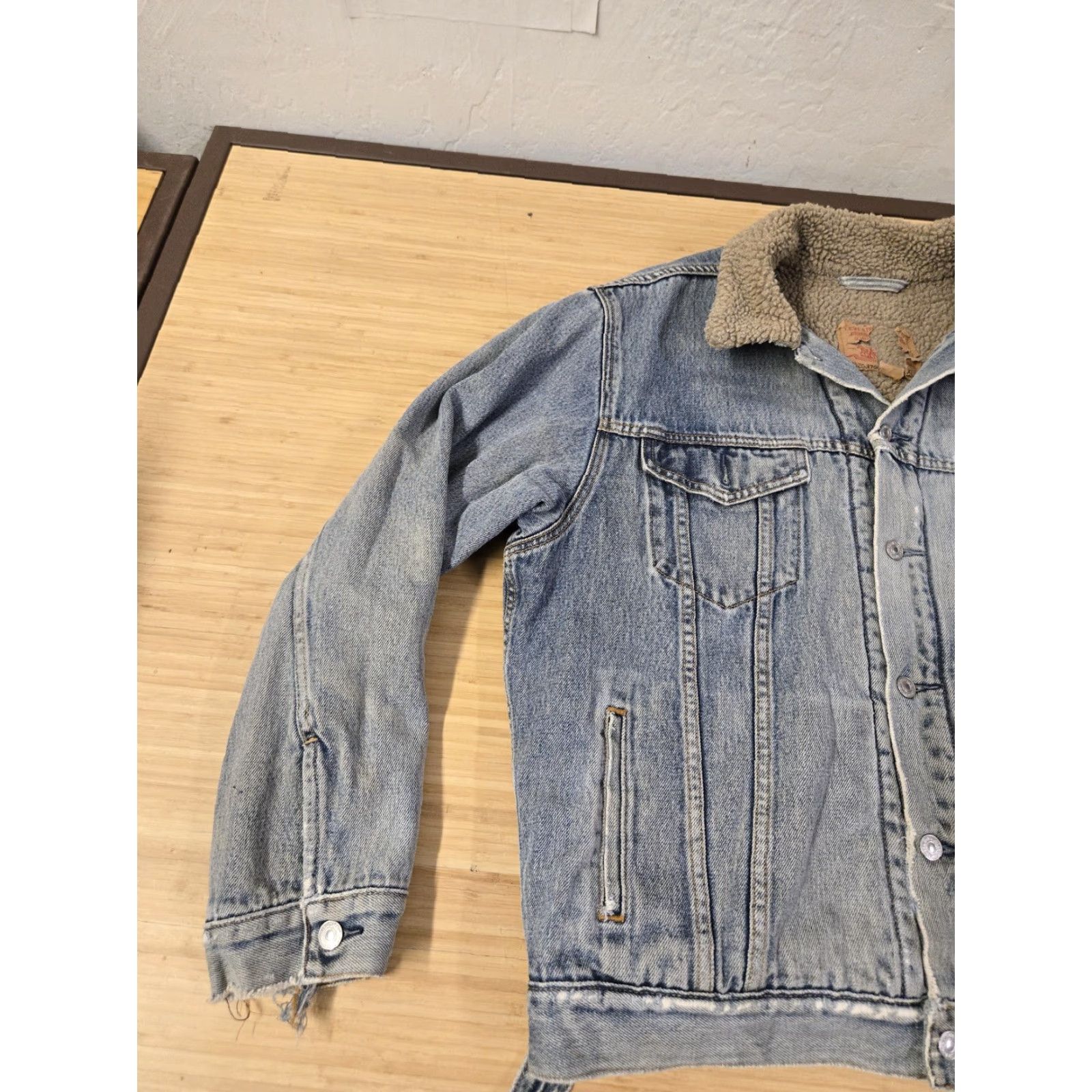Levi's VINTAGE Levi's Trucker Jacket Mens XL Blue Denim Sherpa Lined Distressed 90s Bomber Style Button Front Fisher? Size US XL / EU 56 / 4 - 4 Thumbnail