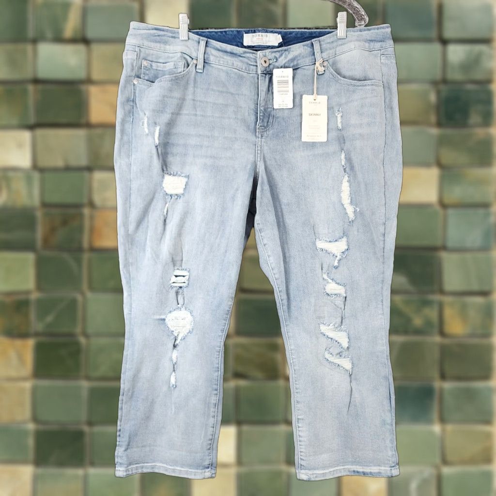 Torrid VINTAGE Torrid Plus Size 20 Distressed Crop Skinny Jeans Blue Womens Size 42" / US 20 - 1 Thumbnail