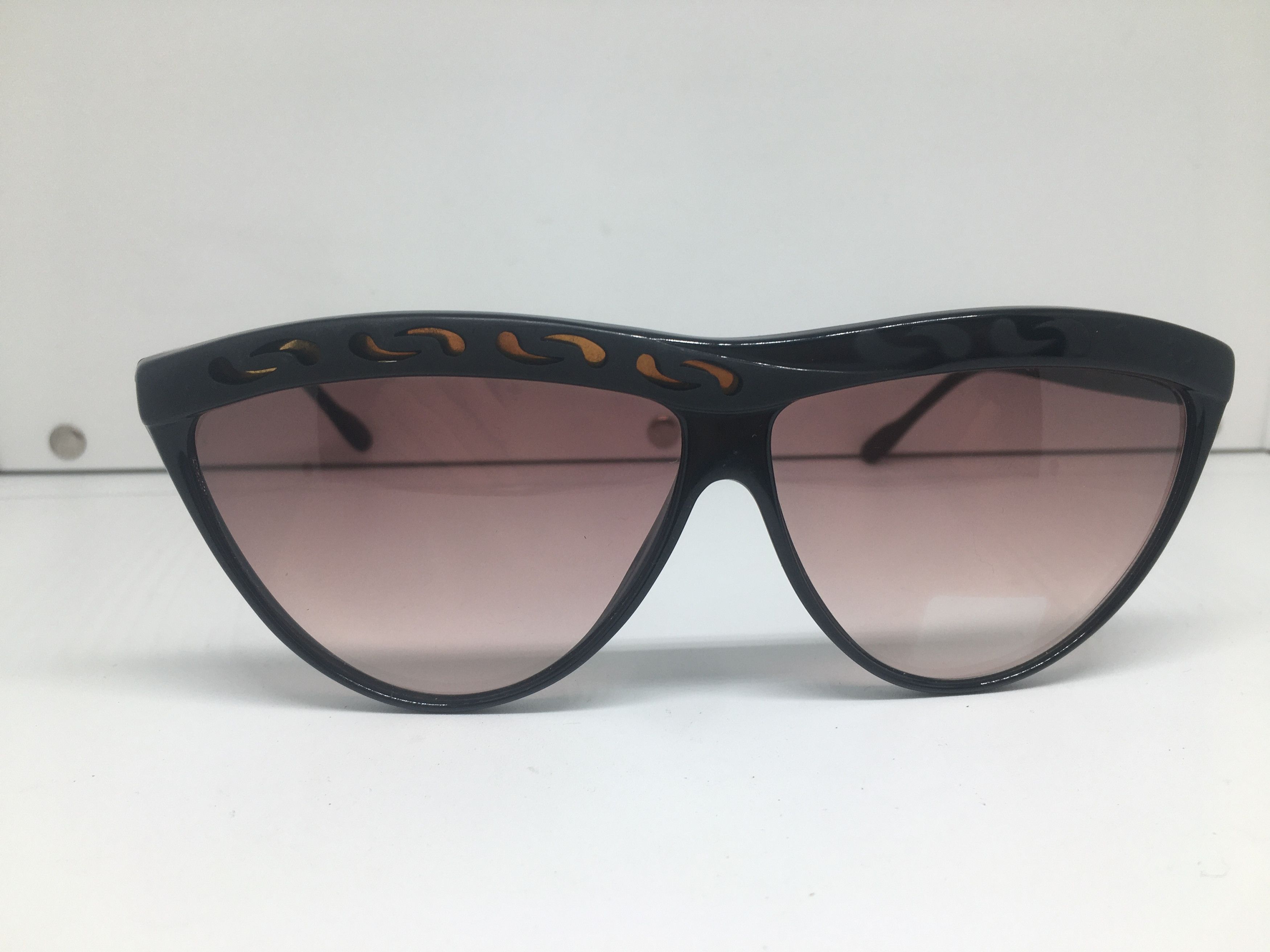 Vintage Vintage 80s Vertice Asymmetric Woman Sunglasses Italy Size ONE SIZE - 1 Thumbnail