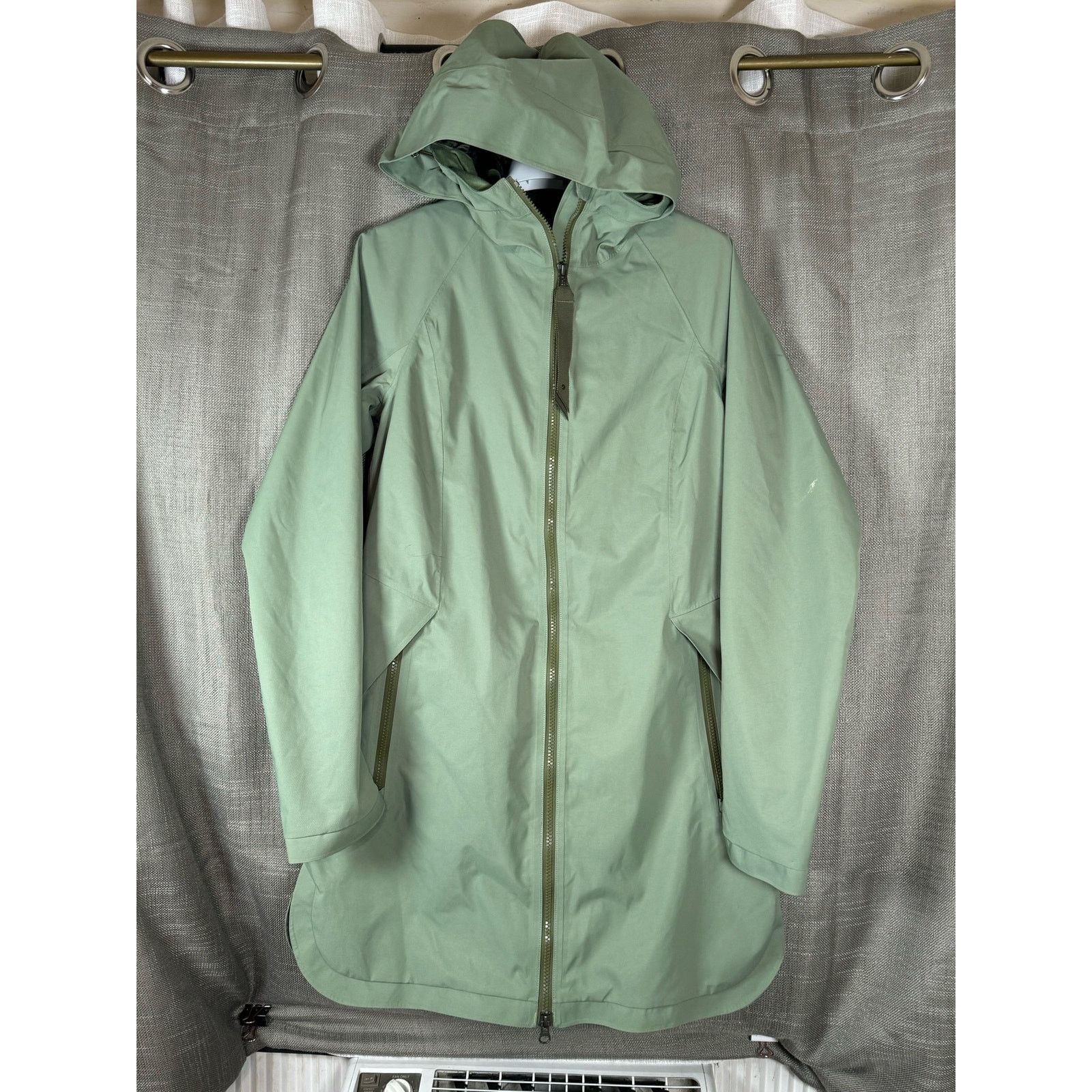 Lululemon Lululemon Women’s Definitely Raining Jacket Desert Olive Size M / US 6-8 / IT 42-44 - 1 Thumbnail