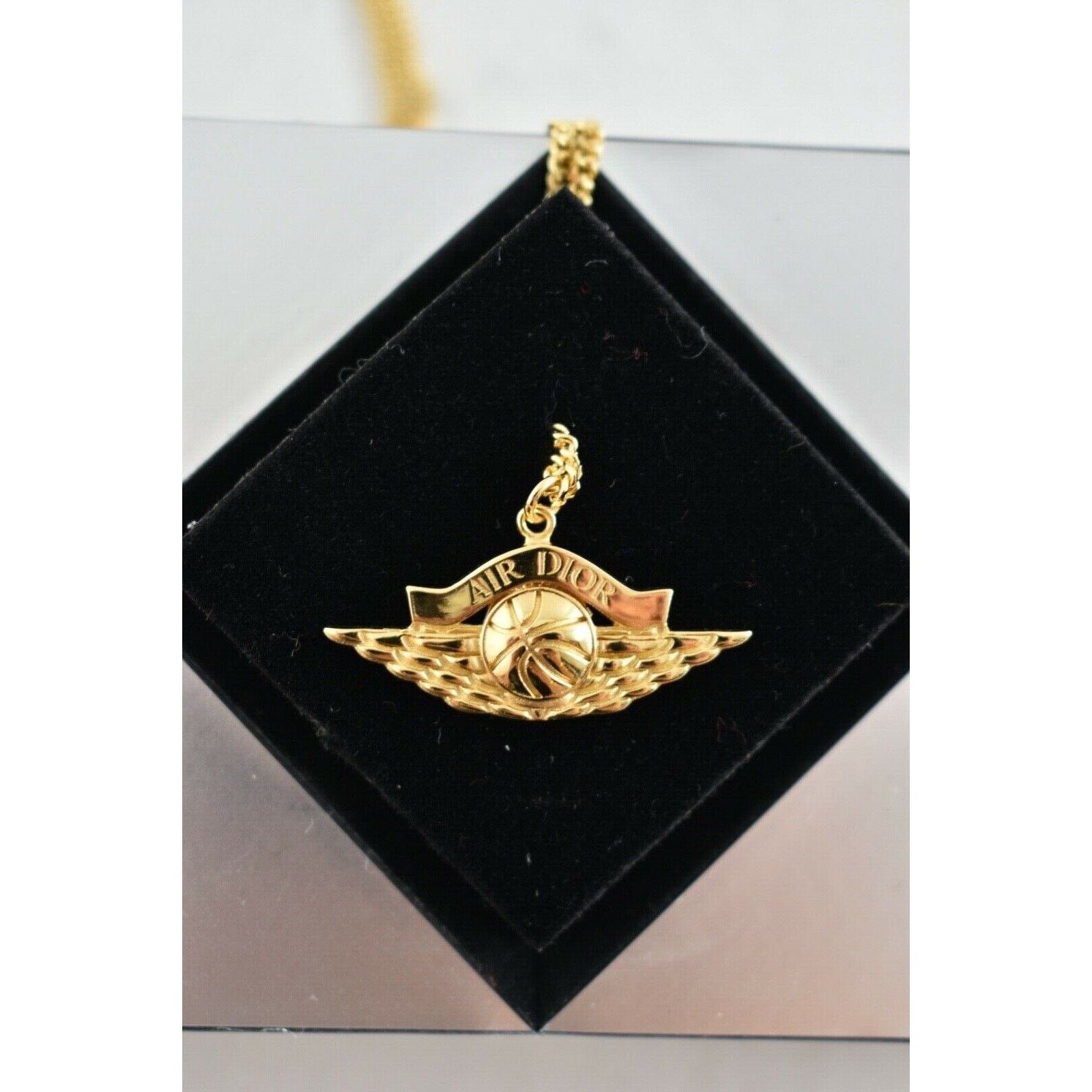 Dior Air Dior Jordaan Wing Basketball Gold Chain Travis Scott Size ONE SIZE - 2 Thumbnail
