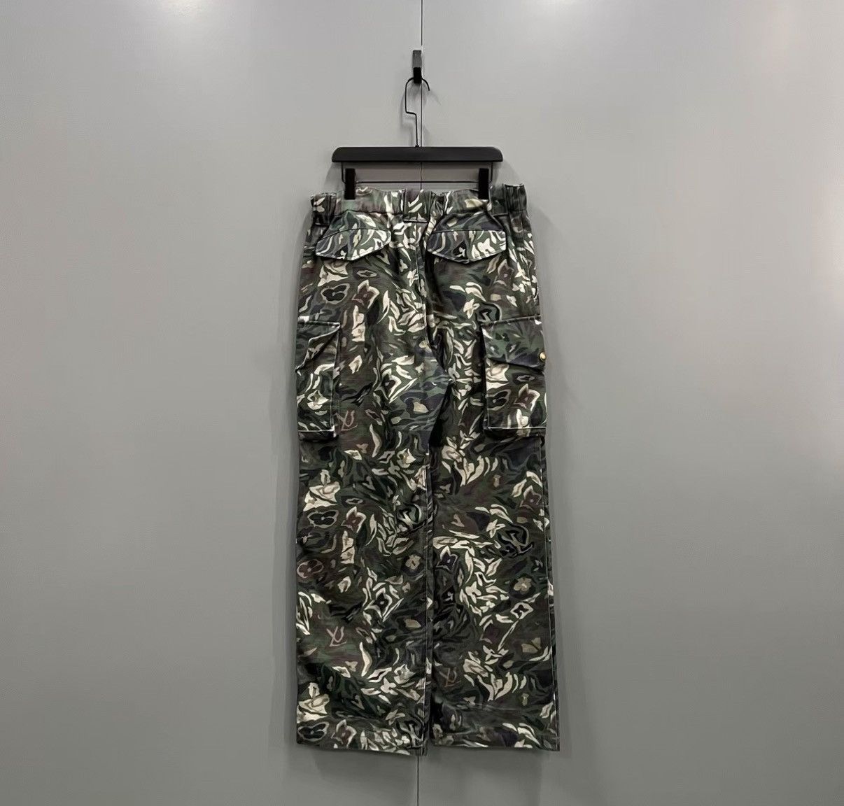 Louis Vuitton Louis Vuitton LV × Nigo 25 Model Pocket Cargo Pants J41 Size US 36 / EU 52 - 2 Thumbnail