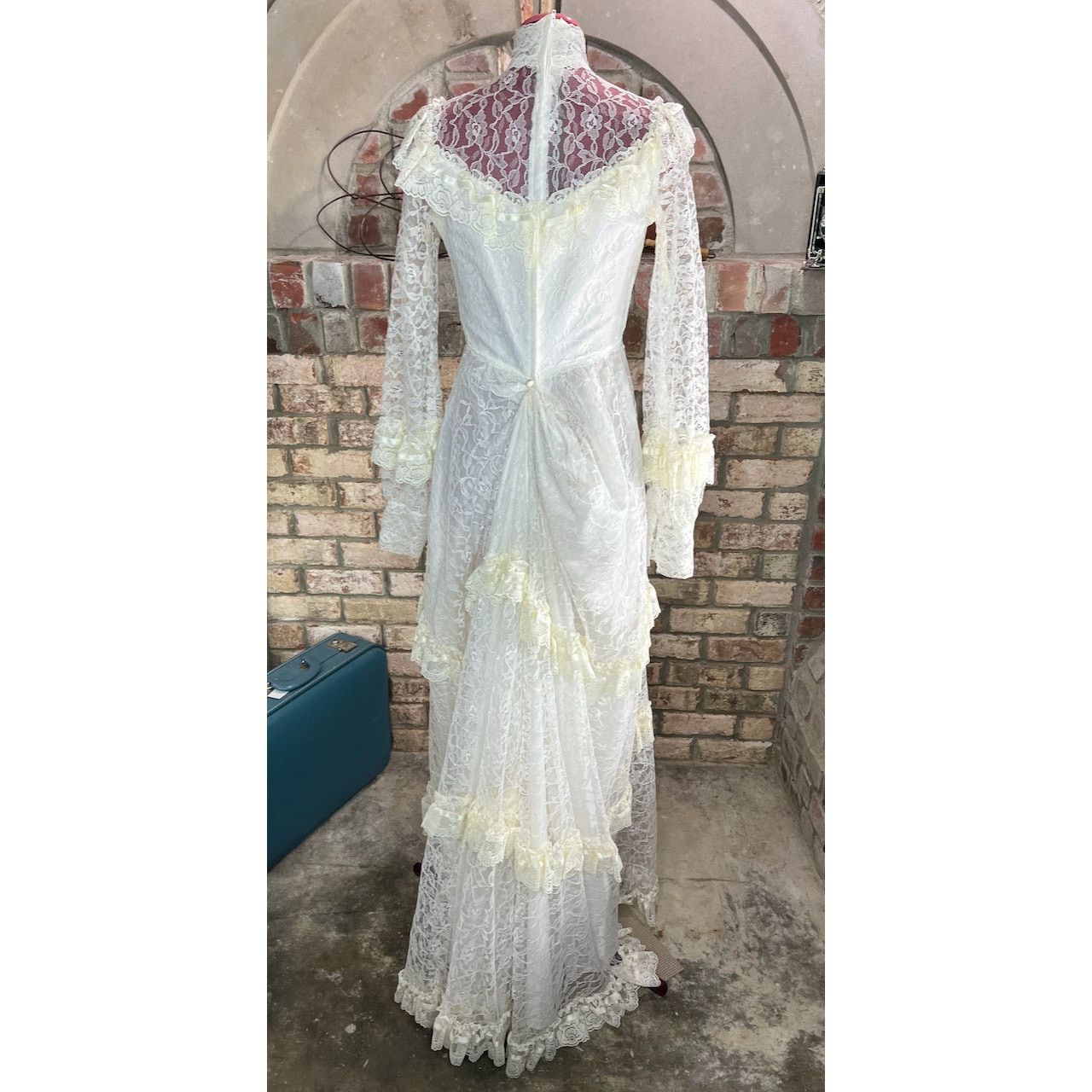 Vintage Wedding dress 1970s boho bishop sleeves ruffle train white Size L / US 10 / IT 46 - 5 Thumbnail