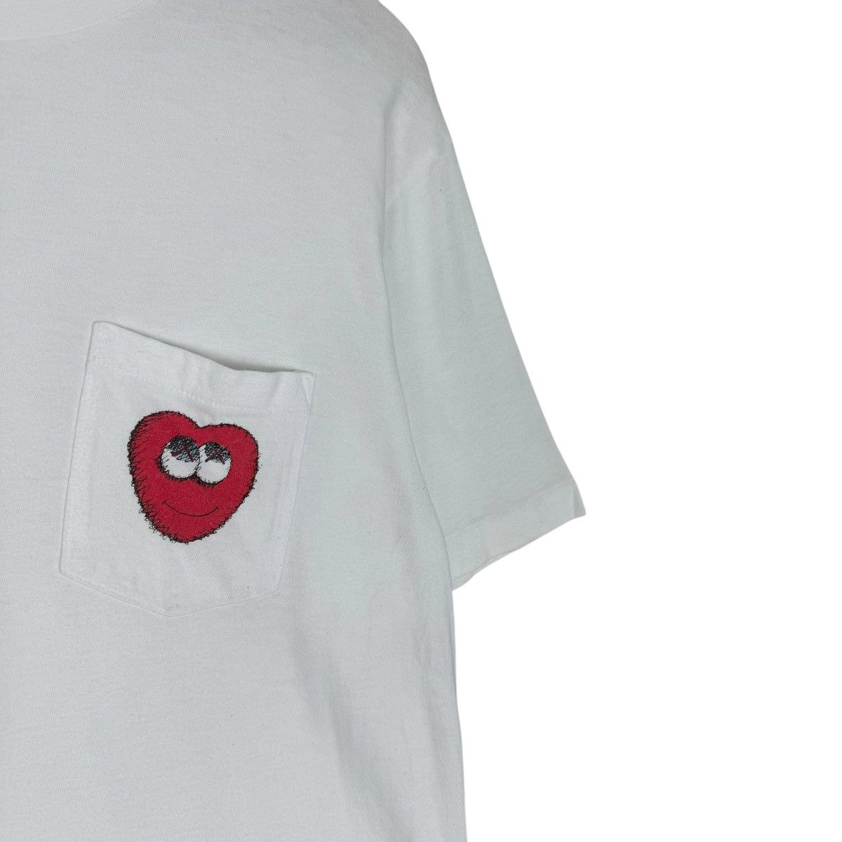 Kaws × Uniqlo ❄️Kaws x Uniqlo Red Heart Pocket T shirt Size US XL / EU 56 / 4 - 4 Thumbnail