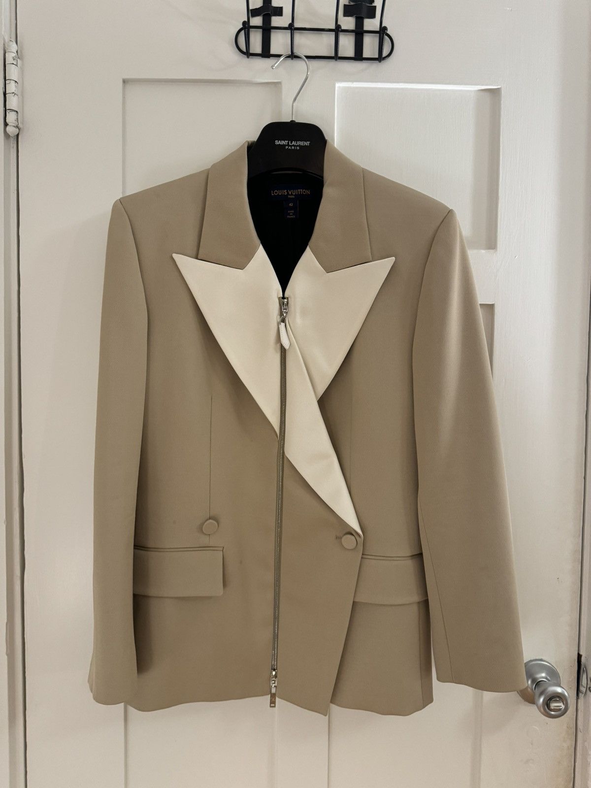 Louis Vuitton Louis Vuitton SS19 Beige Silk Wool Blend Blazer Jacket Size M / US 6-8 / IT 42-44 - 2 Thumbnail