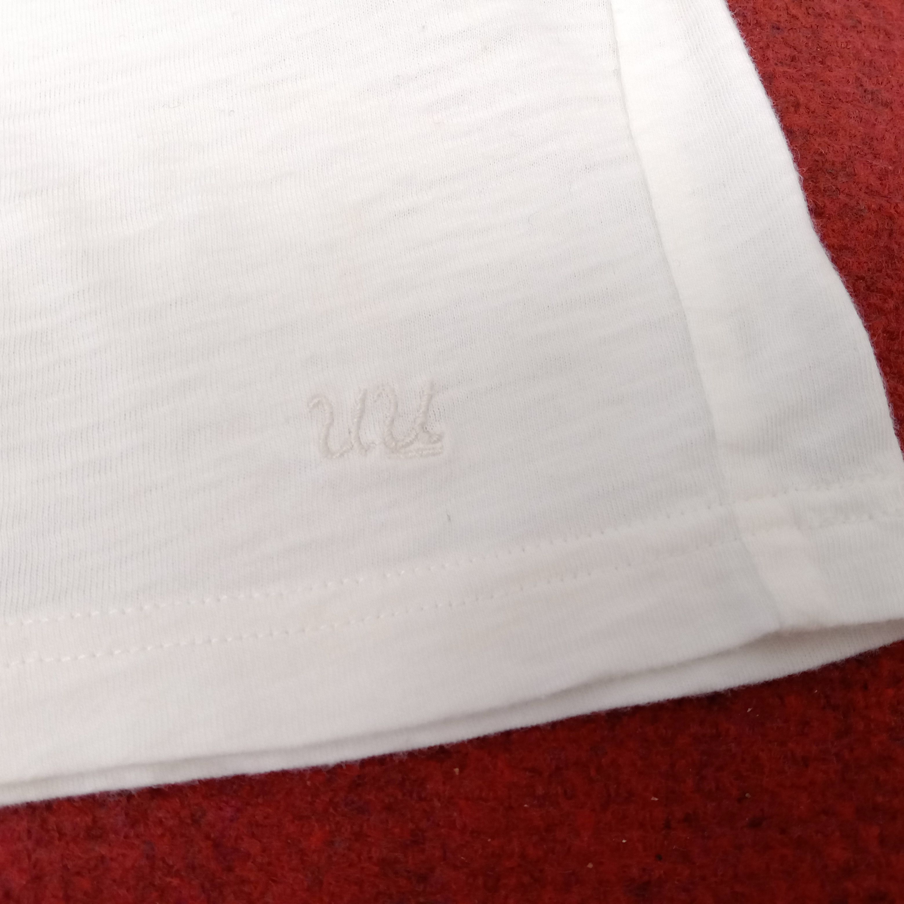 Japanese Brand Uniqlo Undercover Japanese Brand Center Design Tshirt Size US L / EU 52-54 / 3 - 7 Thumbnail