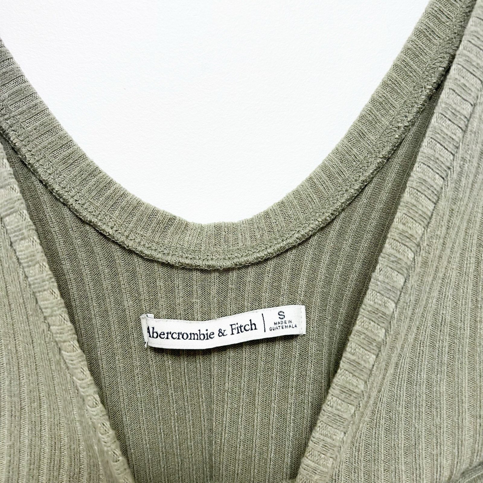 Abercrombie & Fitch Abercrombie & Fitch Green Ribbed Cropped Tank Top Sz S Size S / US 4 / IT 40 - 2 Thumbnail