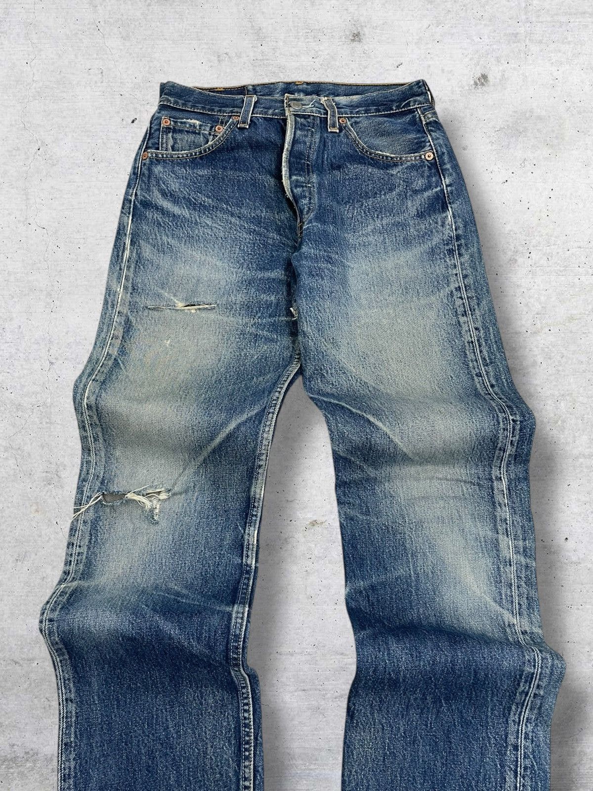 Levi's Vintage Clothing VINTAGE 501 LEVIS USA DESIGNER 90S RIPPED WHISKERING DENIM Size US 28 / EU 44 - 4 Thumbnail