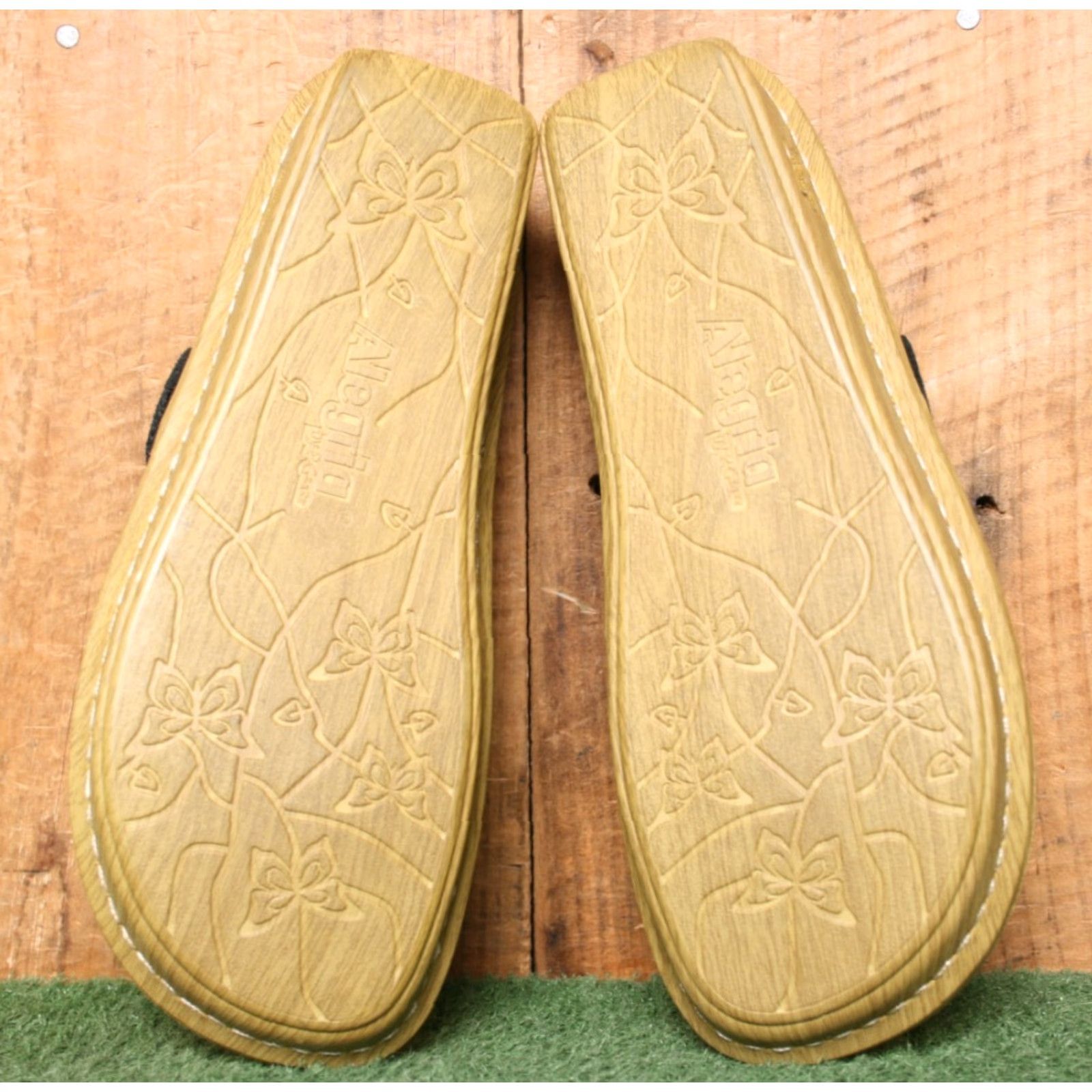 Vintage VINTAGE Alegria Vanessa Mandala Embroidered Suede Slide Sandals EUR 37 ≈ US 7 Black & White Thong Slip On Women Sandal 1-1.9 in Low Heel Size US 7 / IT 37 - 5 Thumbnail