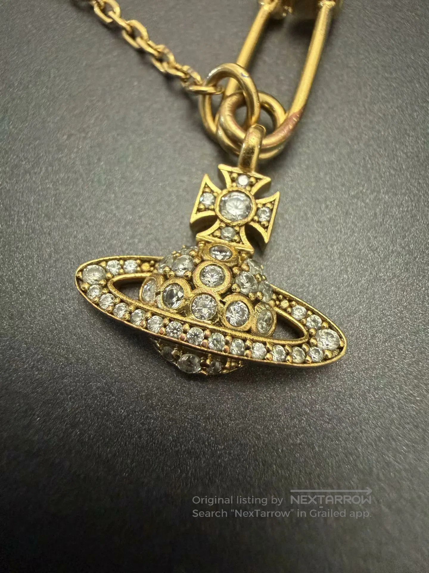 Vivienne Westwood Vivienne Westwood Saturn Brooch Necklace. Size ONE SIZE - 2 Thumbnail