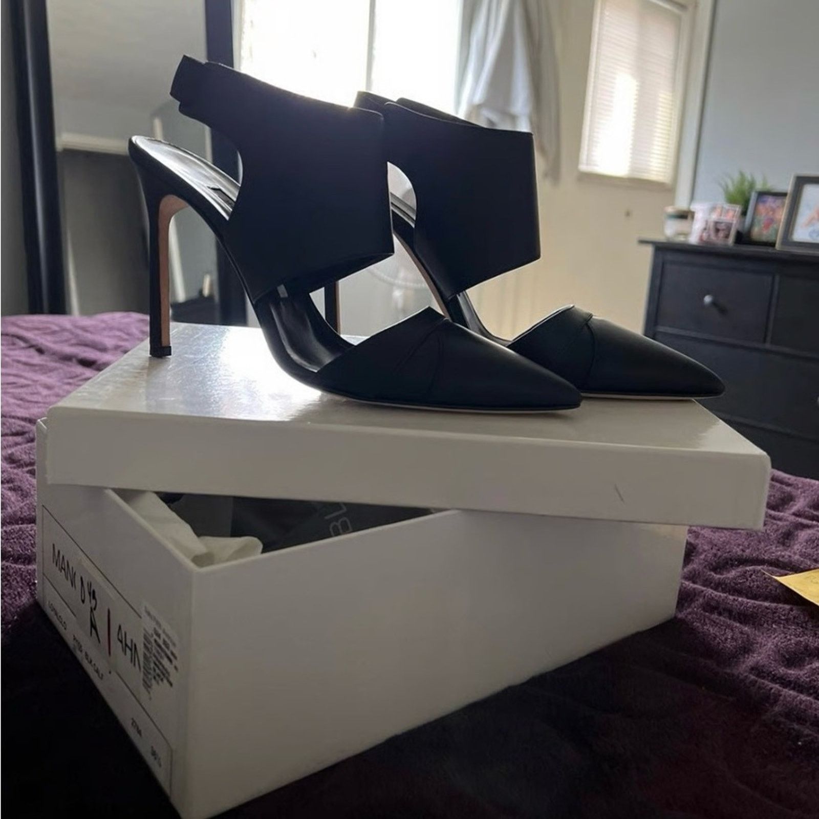 Manolo Blahnik Manolo Blahnik $885 Black Women's Heels size 39 (size 8.5 ) Size US 9 / IT 39 - 3 Thumbnail
