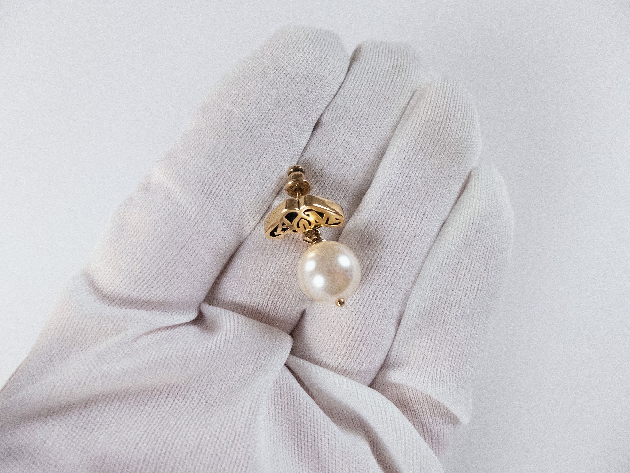 Alexander McQueen ALEXANDER MCQUEEN Seal faux pearl & metal logo drop earrings Size ONE SIZE - 7 Thumbnail
