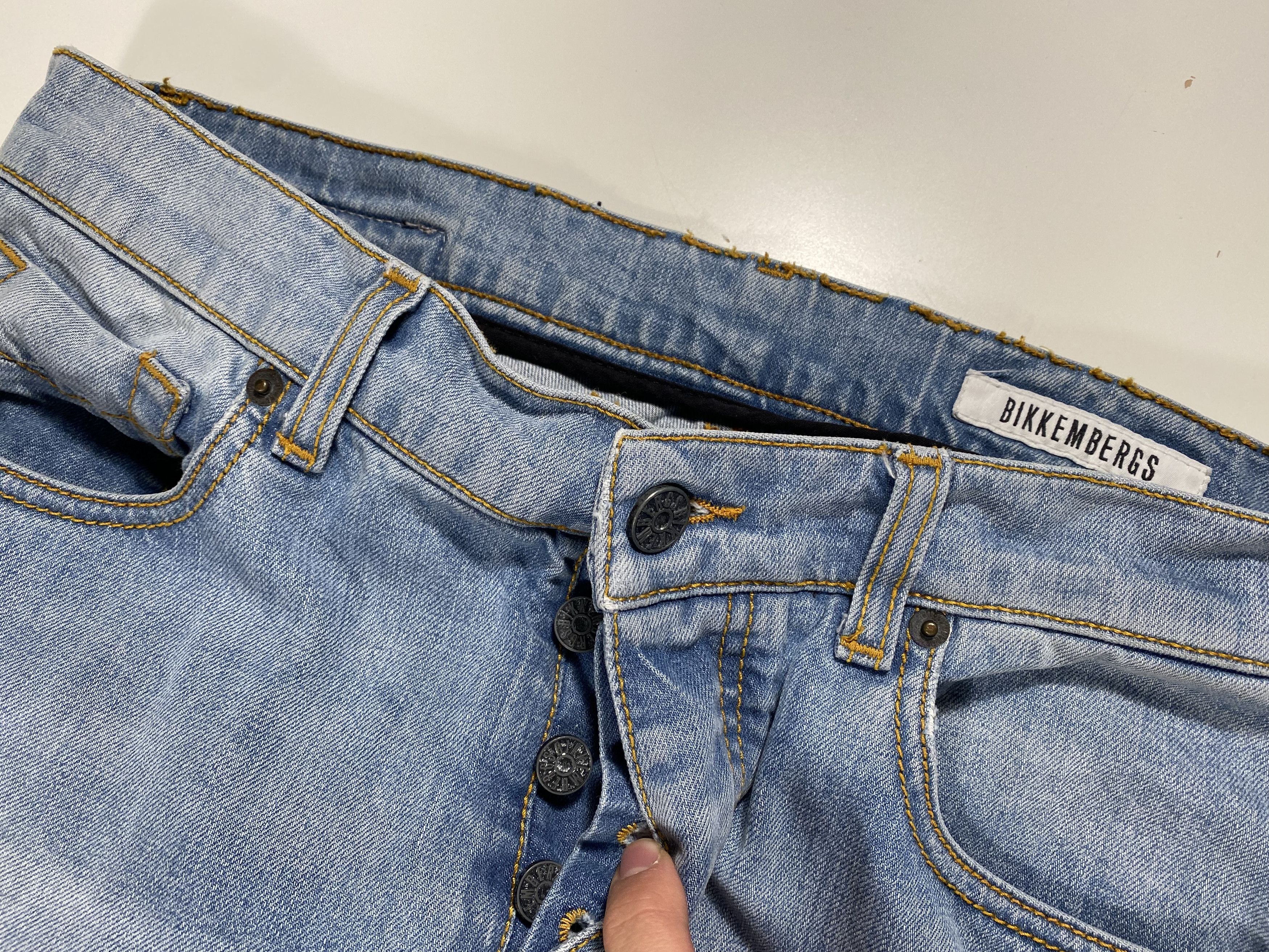 Dirk Bikkembergs Dirk Bikkembergs Slim Straight Leg Light Wash Jeans 32x28 Size US 32 / EU 48 - 4 Thumbnail