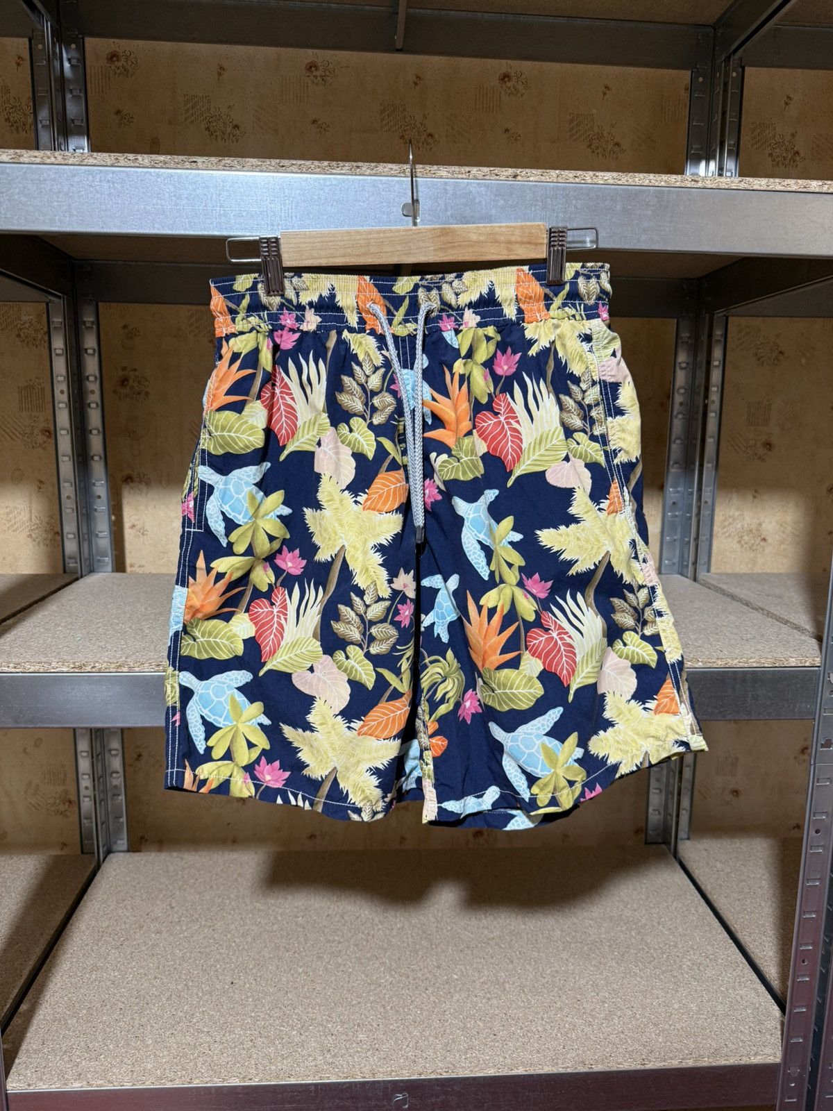 Vilebrequin Luxury Vilebrequin Multicolor Flowers And Turtles Shorts Size US 32 / EU 48 - 1 Thumbnail