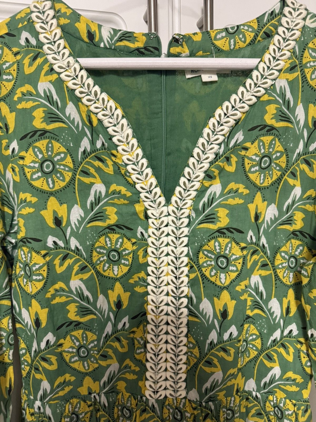 Other Roller Rabbit Zanna Naema V-Neck Embroidered Dress Size XS / US 0-2 / IT 36-38 - 3 Thumbnail