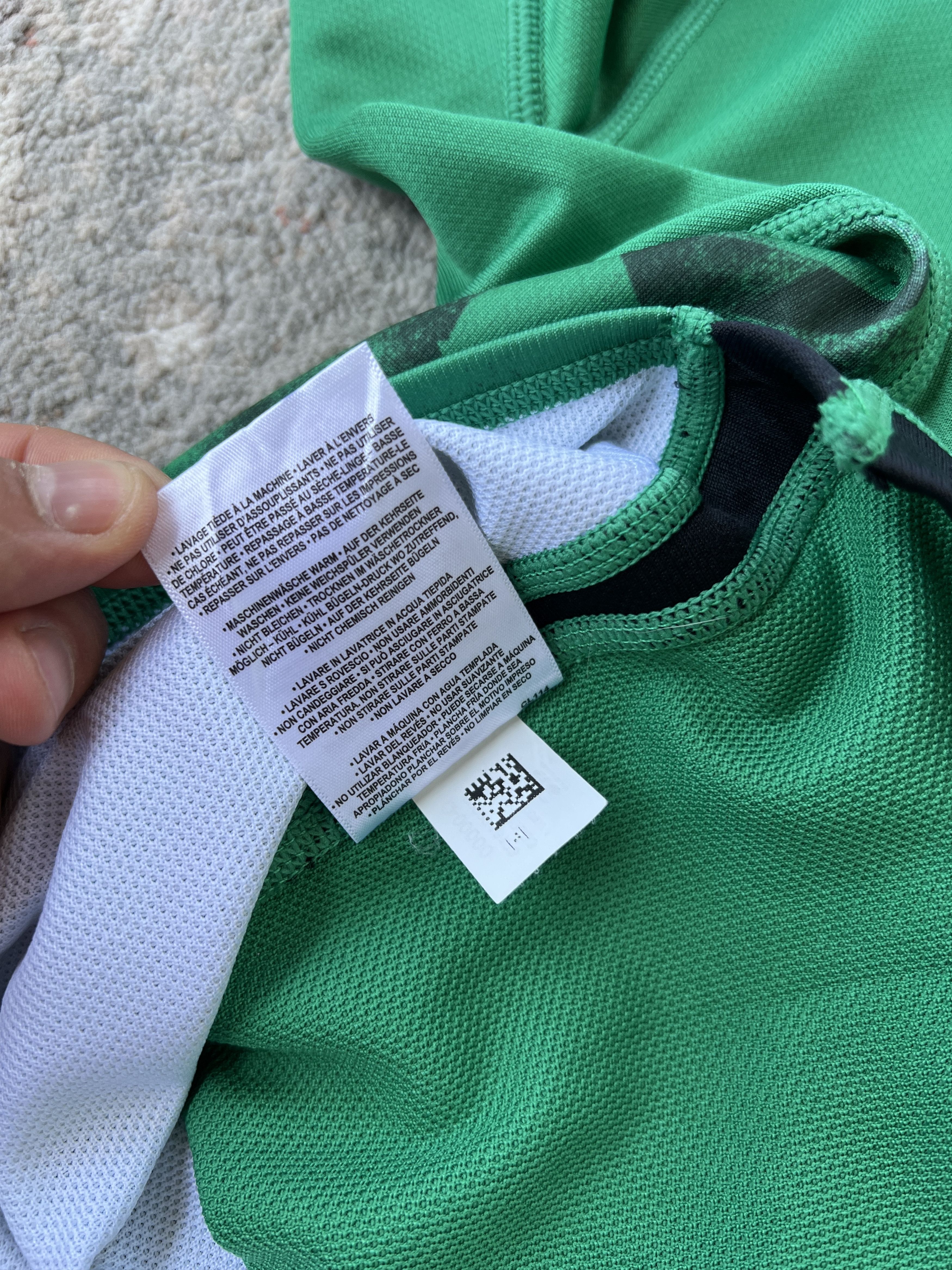 Canterbury of New Zealand Canterbury IRFU Vodafone Rugby Junior jersey Size US XS / EU 42 / 0 - 6 Thumbnail