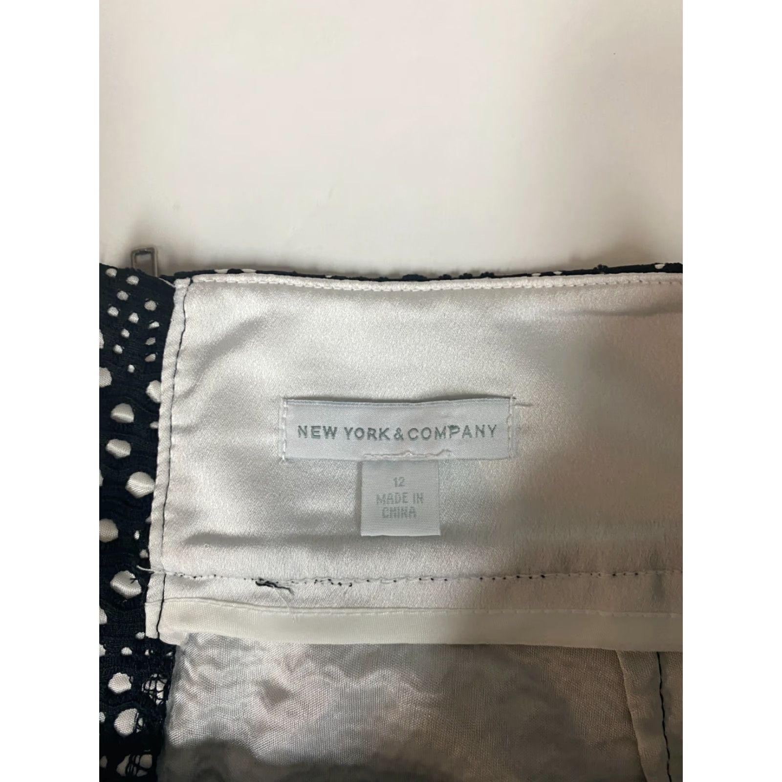 Vintage New York and Company Skirt Womens 12 Black A-Line Floral Knit Zip Pockets Short Vintage No (adjusted to fit rules) Size 34" / US 12 / IT 48 - 5 Thumbnail