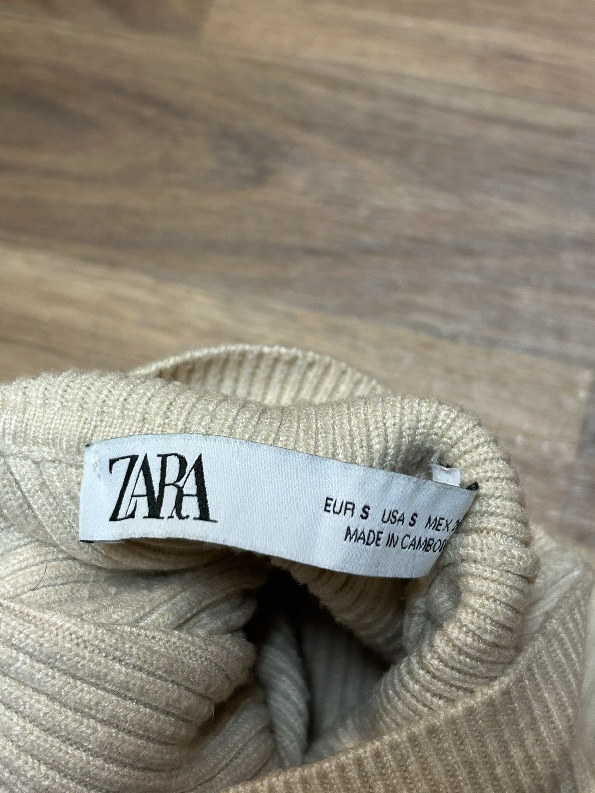 Zara Zara cream colored mock neck lace up open back top Size S / US 4 / IT 40 - 3 Thumbnail