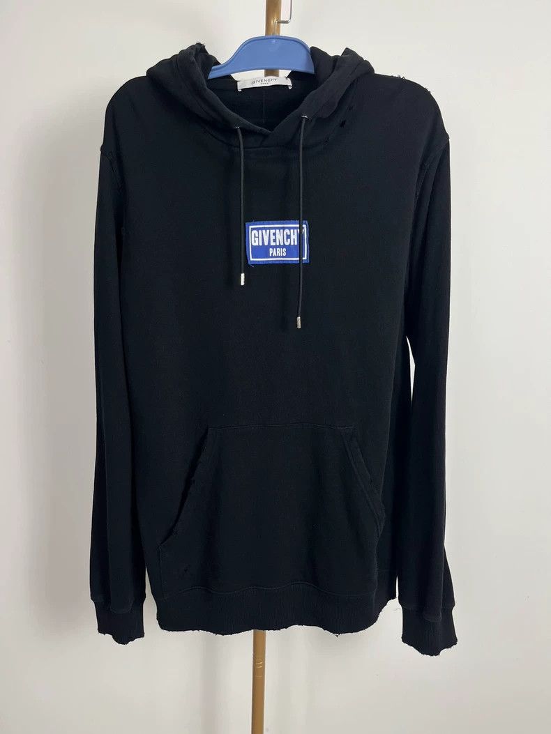 Other Givenchy Black hooded sweater, size L, chest blue logo des Size US L / EU 52-54 / 3 - 1 Thumbnail