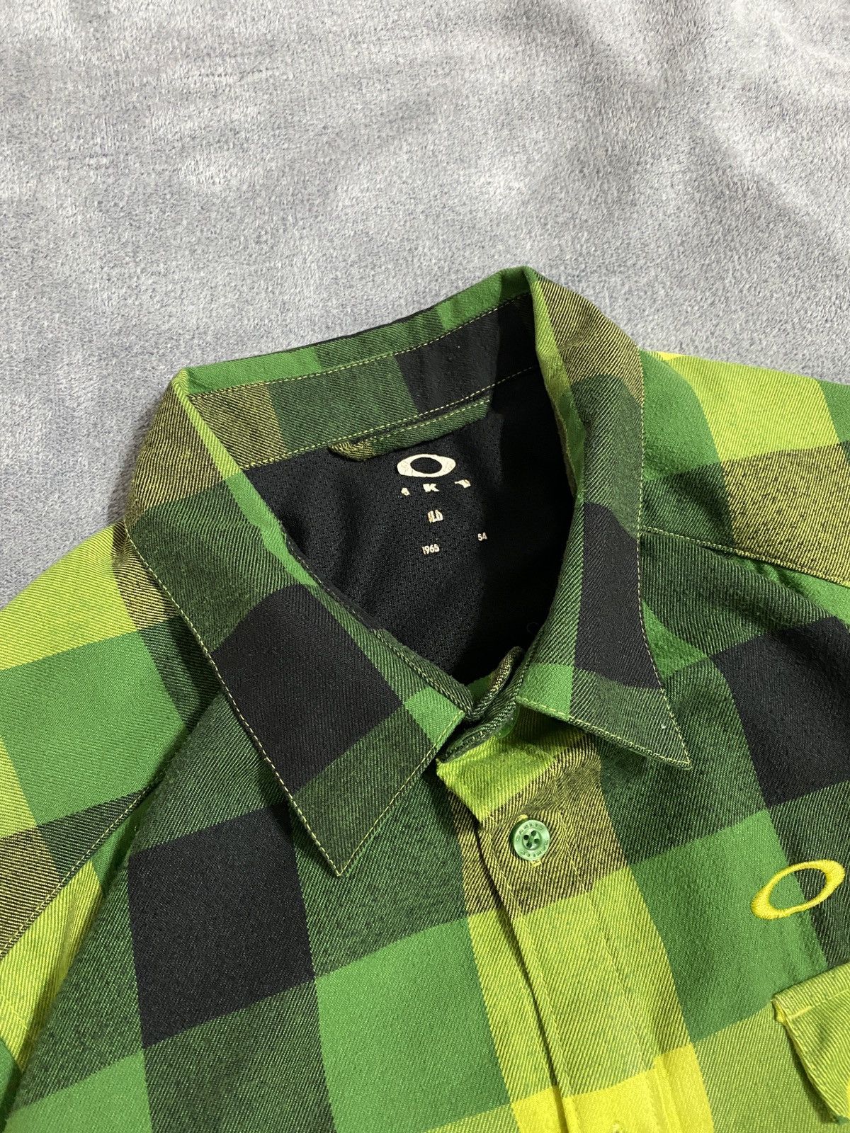 Oakley Vintage Y2k Oakley shirt Size US L / EU 52-54 / 3 - 9 Thumbnail
