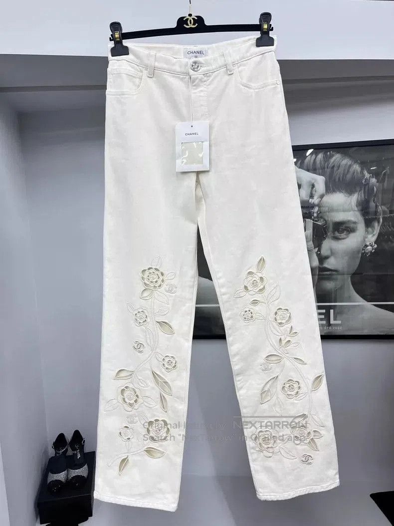 Chanel Chanel 24P White Cutout Jeans. Size US 38 / EU 54 - 1 Thumbnail