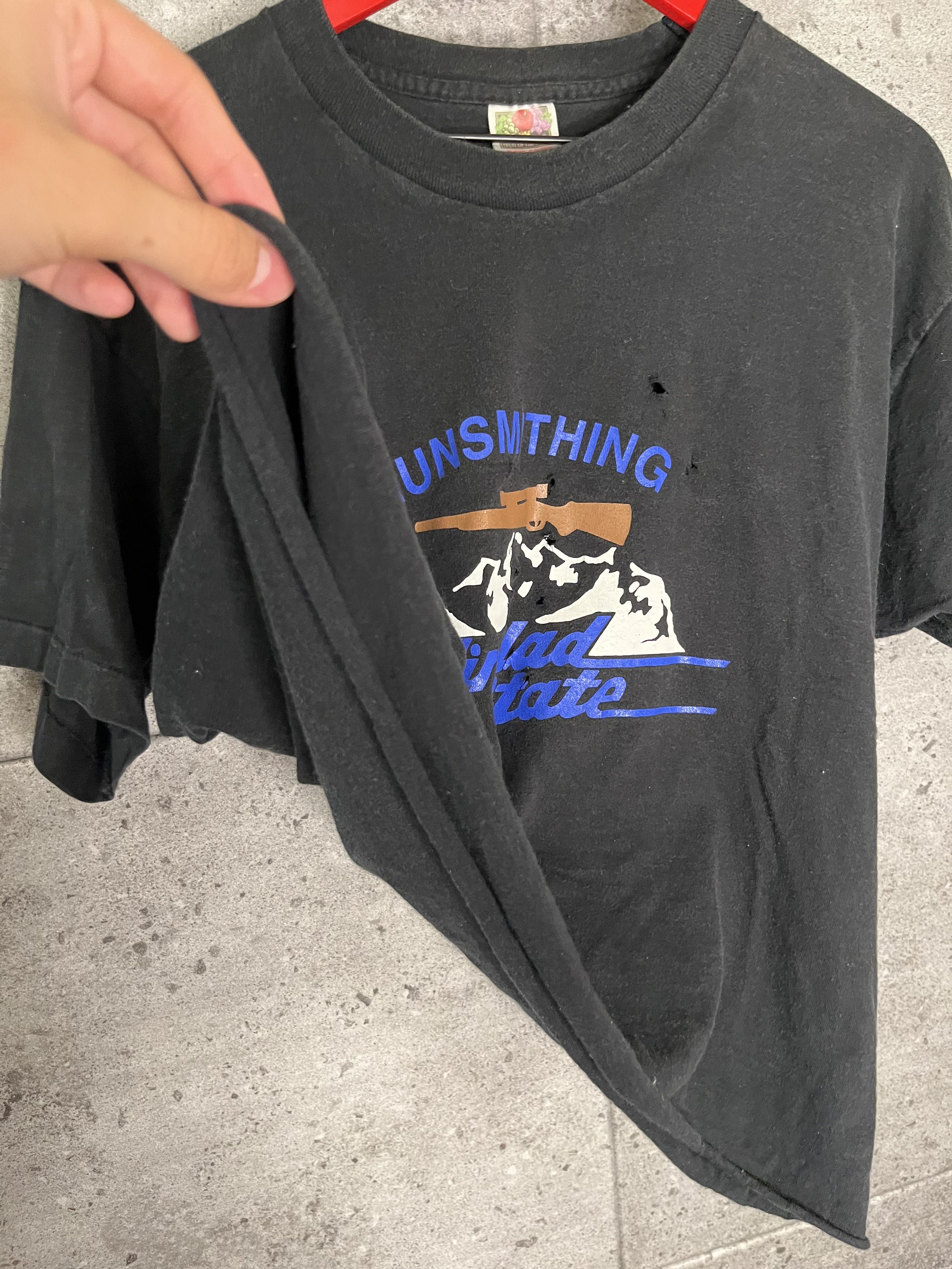 Vintage vintage cropped gun shot hole gunsmithing t shirt Size US L / EU 52-54 / 3 - 5 Thumbnail