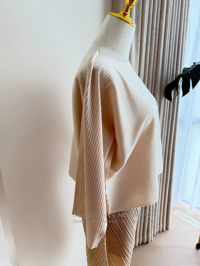 Issey Miyake Issey Miyake size:one size Beige Horizontal Striped Knit T Size XXS / US 00 / IT 34 - 6 Thumbnail