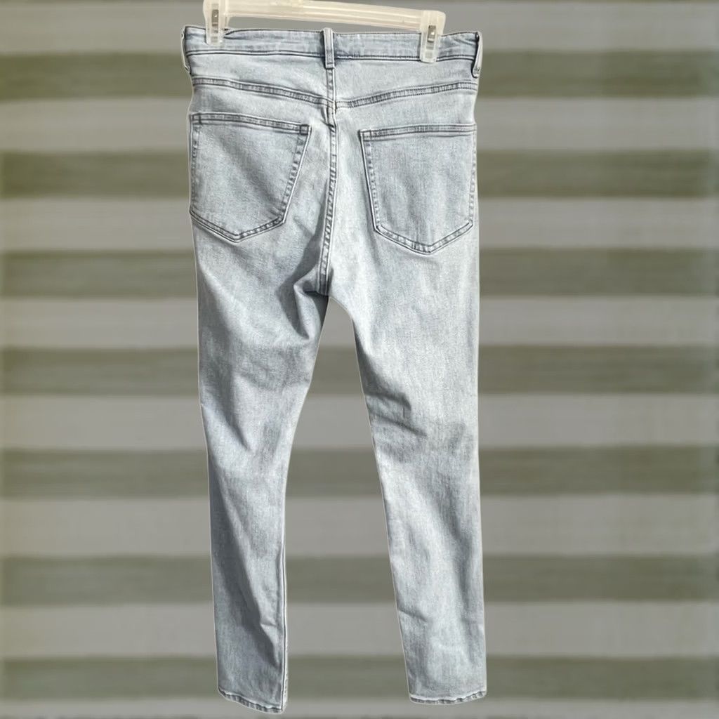 H&M H&M Ultra High Ankle Jeggings light wash distressed Size 8 Women Blue Jeans Jegging Regular 8 Womens Size 30" / US 8 / IT 44 - 1 Thumbnail