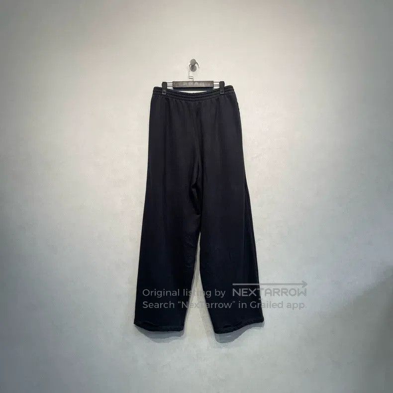 Balenciaga Balenciaga size XS Graffiti Logo Printed Distressed Sweatp Size US 27 - 2 Thumbnail