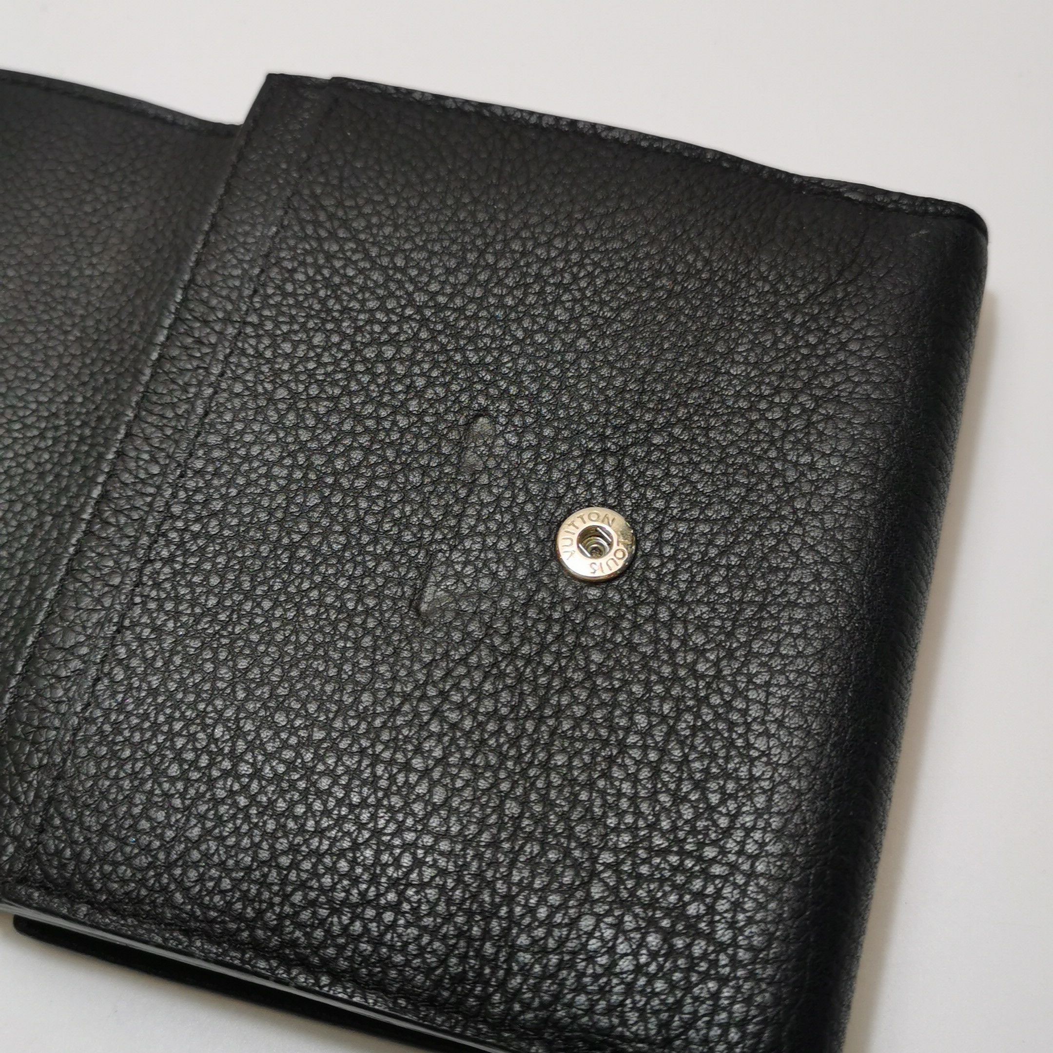 Louis Vuitton Louis Vuitton (LV) Lockme leather solid color LV letter log Size ONE SIZE - 5 Thumbnail