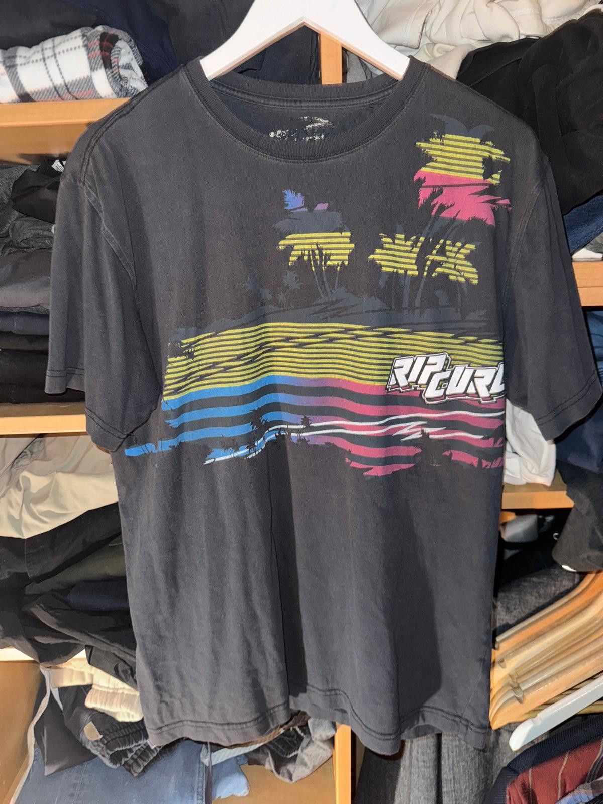 Ripcurl VTG Y2K 90s RipCurl Surfer Beach T-Shirt Rare Colorful Sz L Size US L / EU 52-54 / 3 - 2 Thumbnail