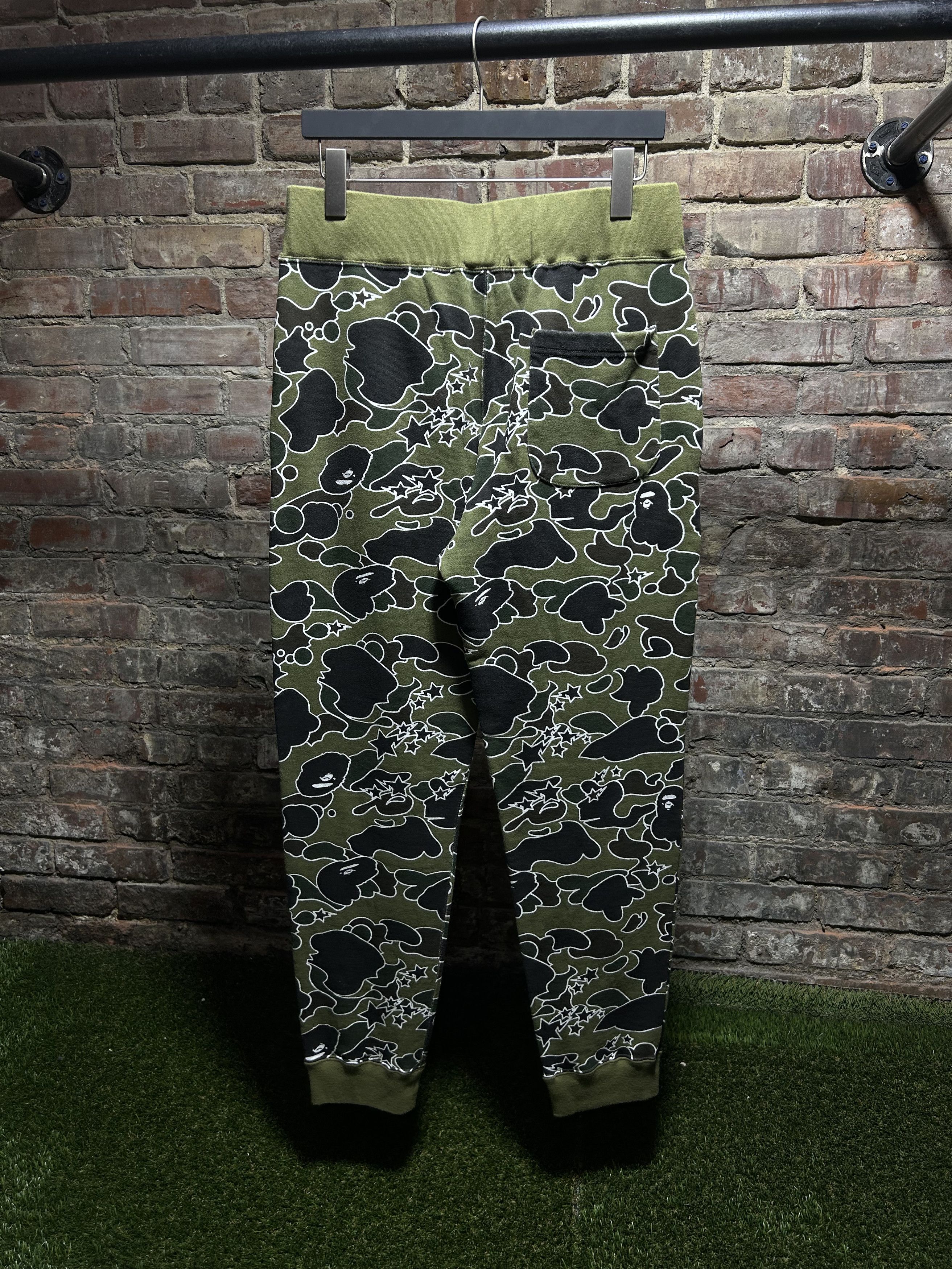 Bape Bape Green Psych Camo Shark Sweatpants Size US 30 / EU 46 - 2 Thumbnail