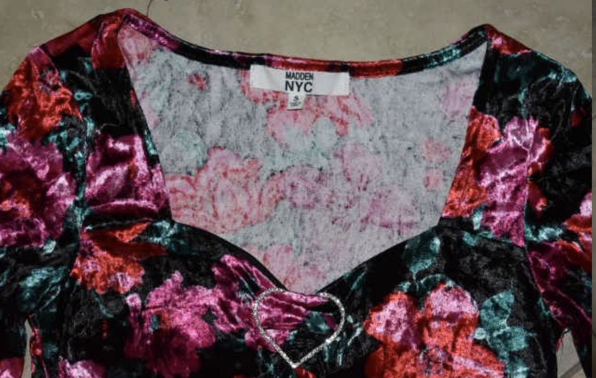 Steve Madden NWT Steve Madden Y2K Velvet Floral Crop Top Size S / US 4 / IT 40 - 2 Thumbnail