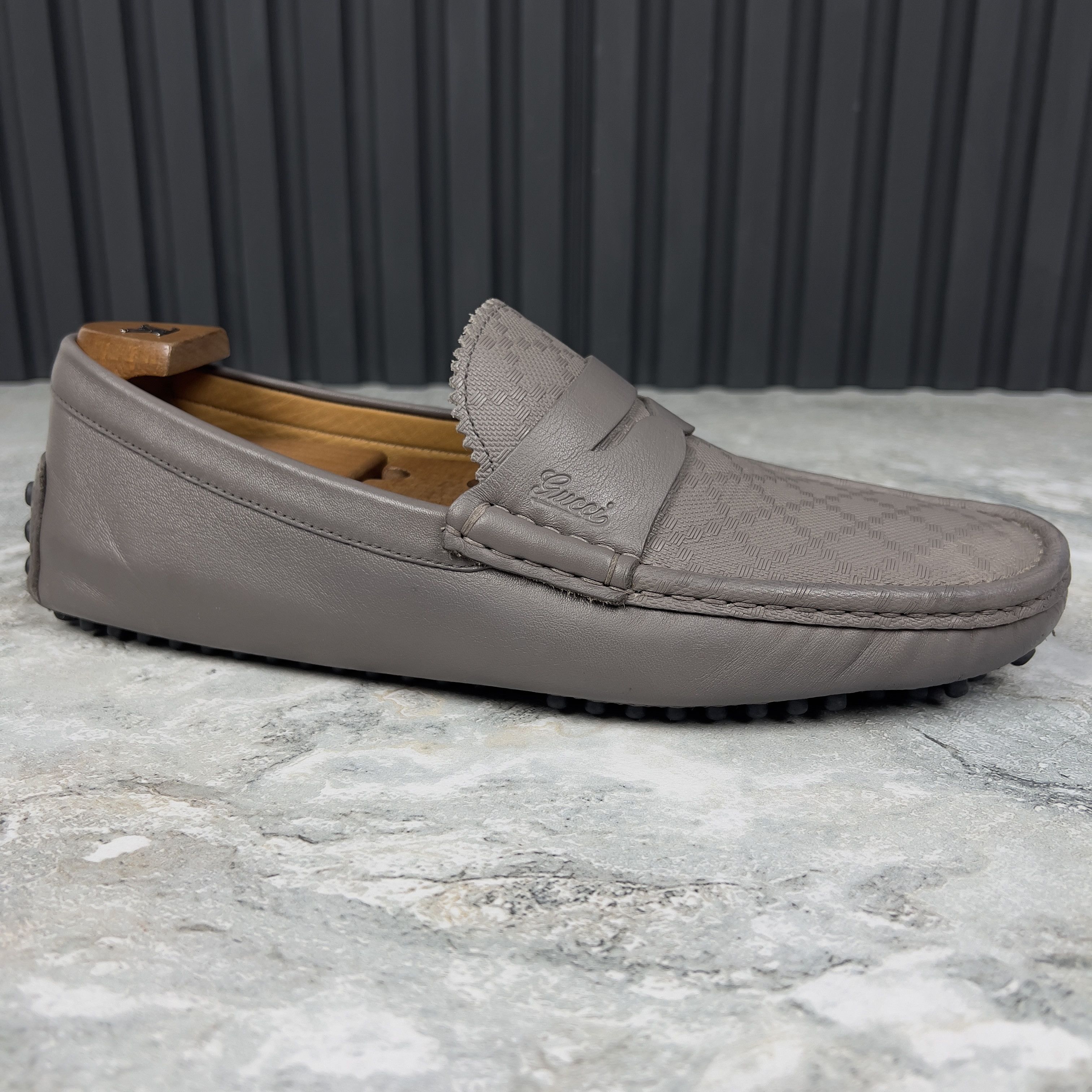 Gucci Diamond Stitching Logo Driving Moccasin Leather Shoes in Grey, Men's (Size 7.5)