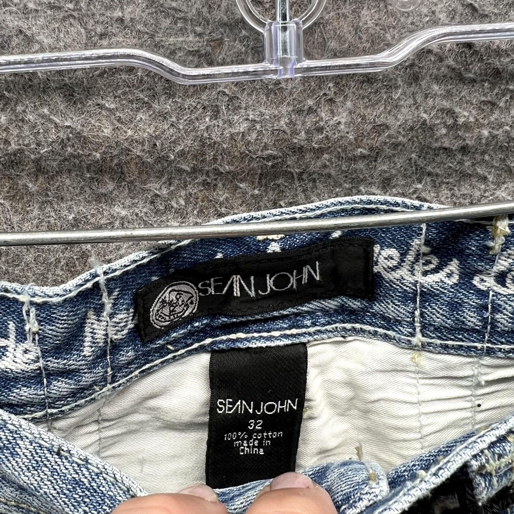 Sean John VINTAGE Sean John Jeans Mens 32 Blue Ultra Light Wash Straight Denim Distressed Jeans Mens Regular Size 32 Blue Distressed Pockets 100% Cotton Denim Size US 32 / EU 48 - 6 Thumbnail